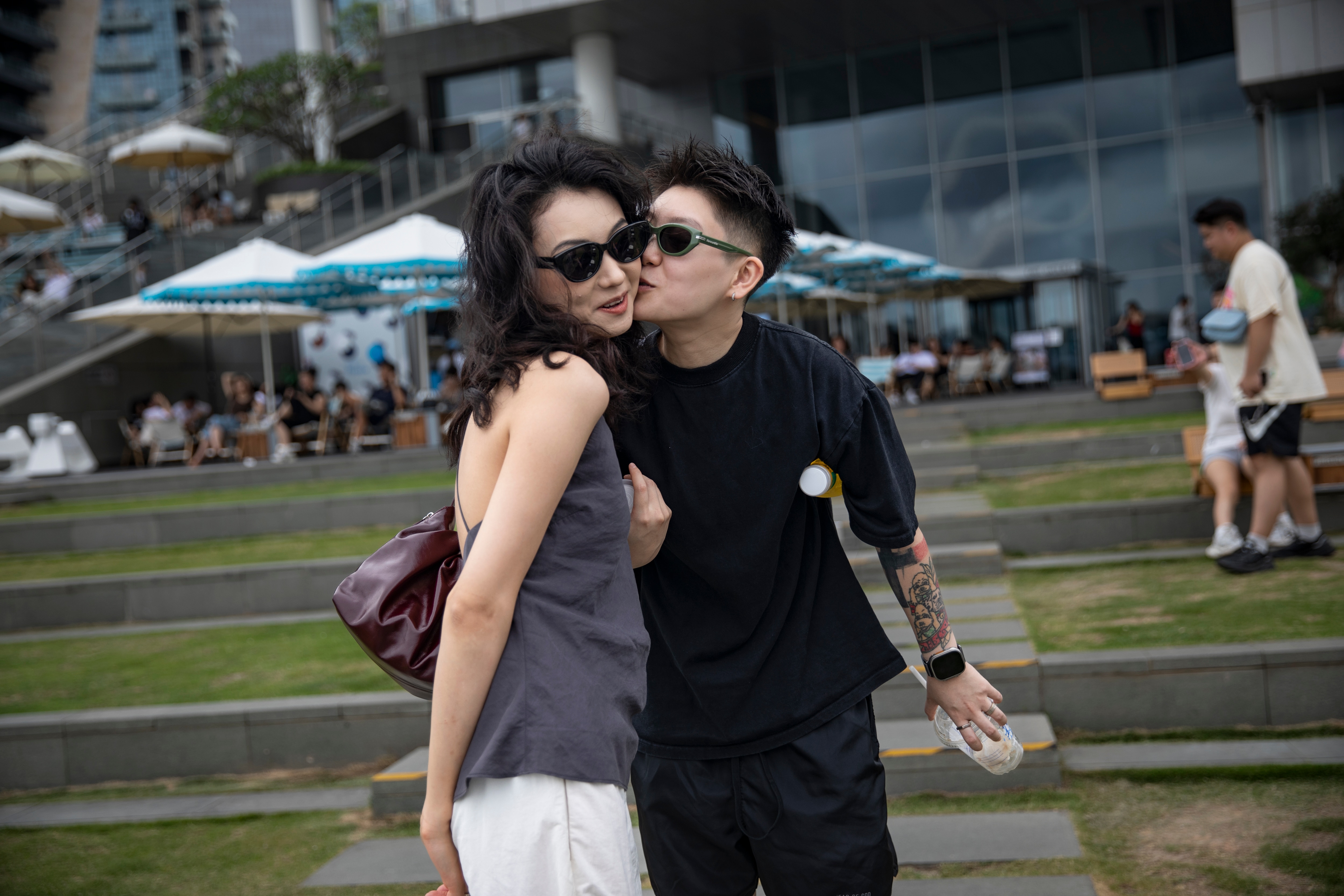 Portr jinsiy aloqa Erimning dugonasini porno bilan aldab oldi