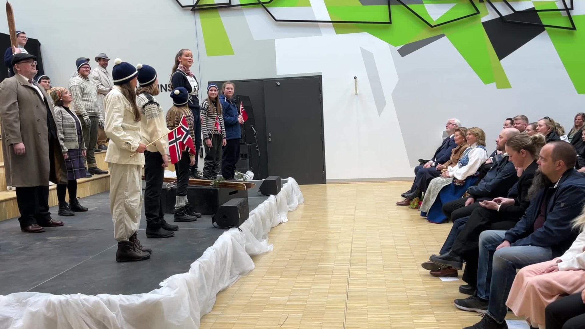 Dronningen i Bautaen kulturhus i Børsa