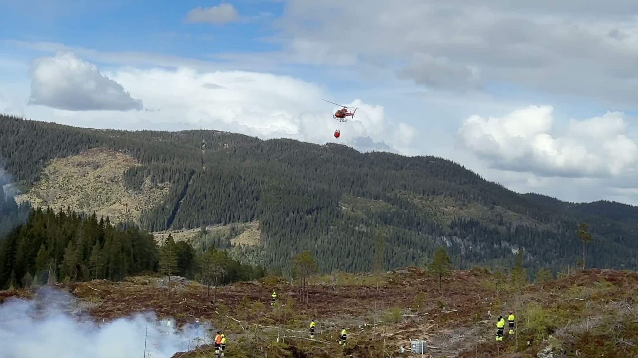 Skogbrannhelikopter på Støren Sør