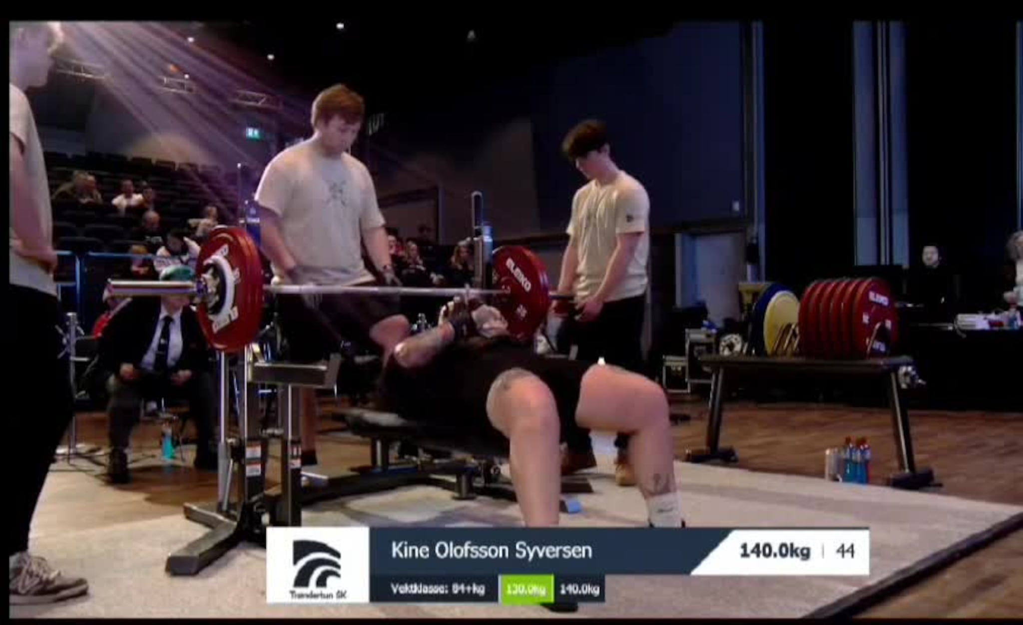 Kine Olofsson Syversen løfter 140 kg