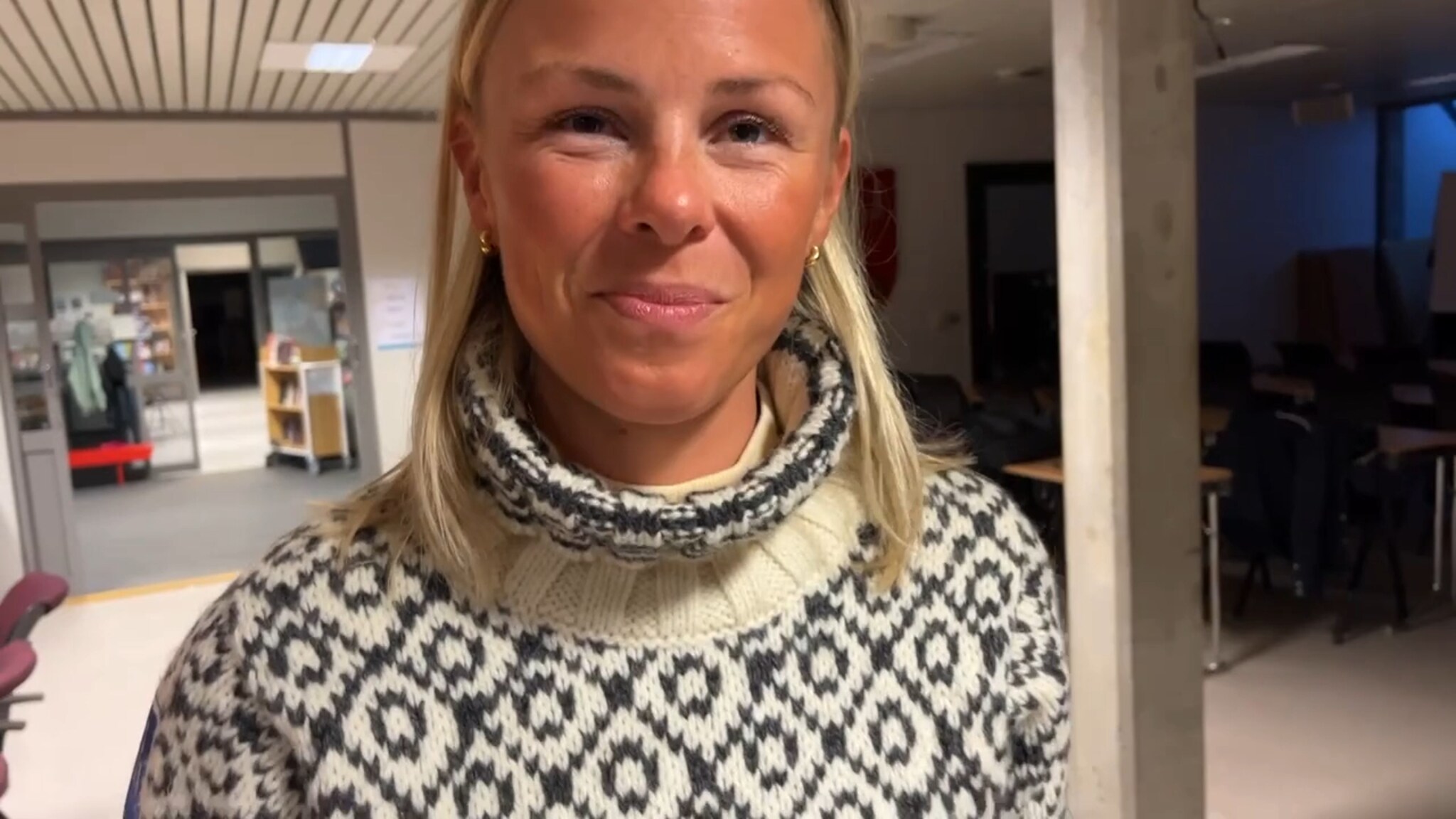 Anne Kjersti Kalvå får gitar