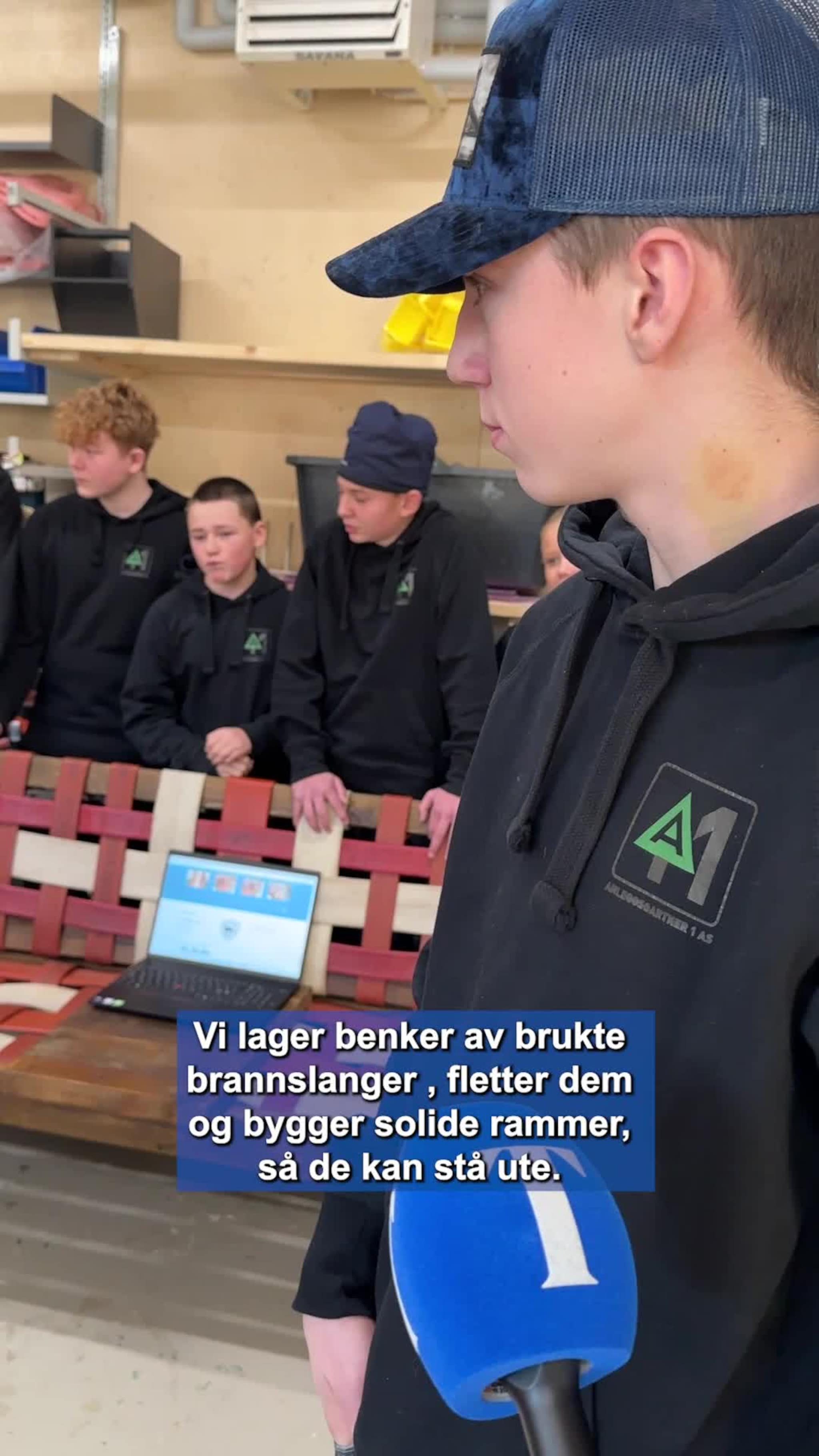 Elevbedriften lager benker