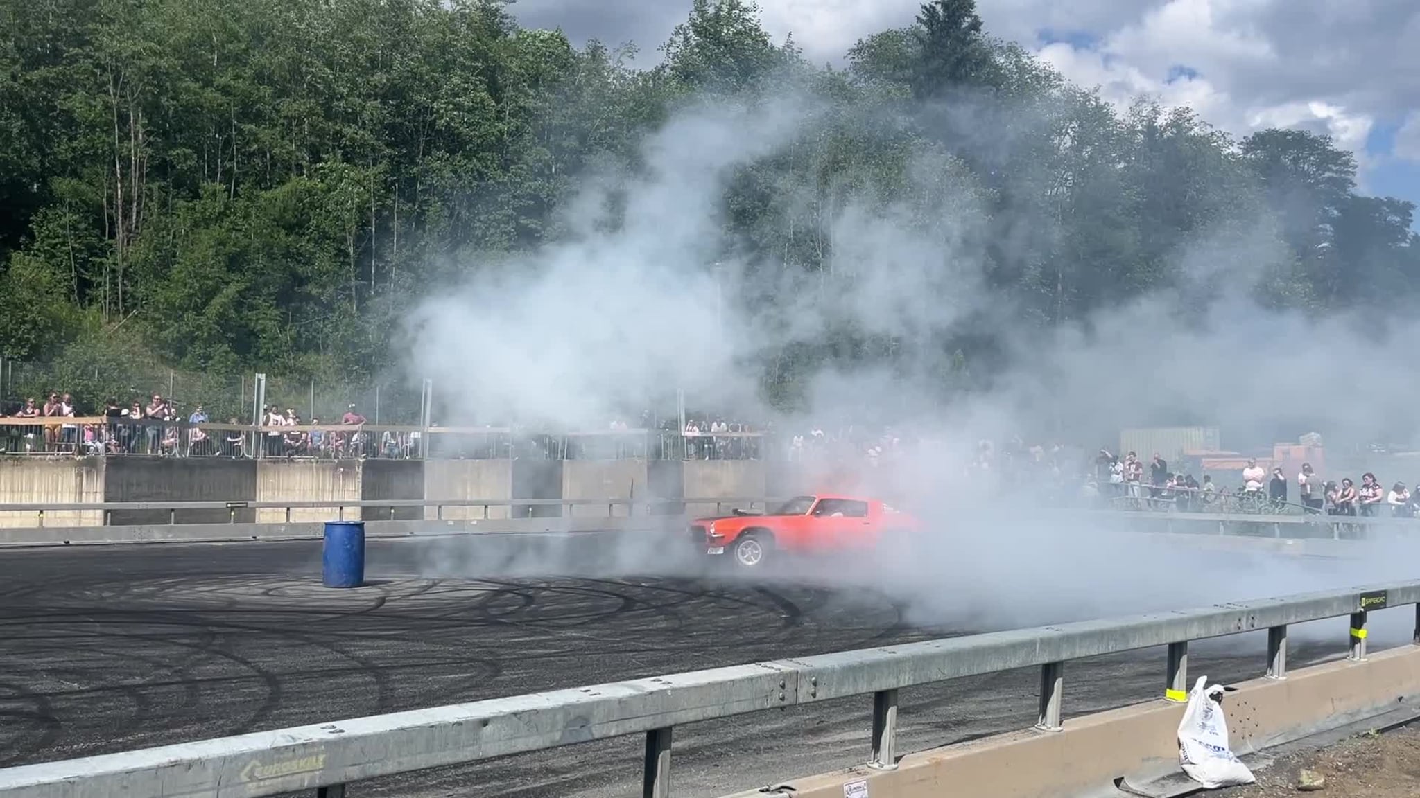 Her ryker det av bilene under drifting på Støren