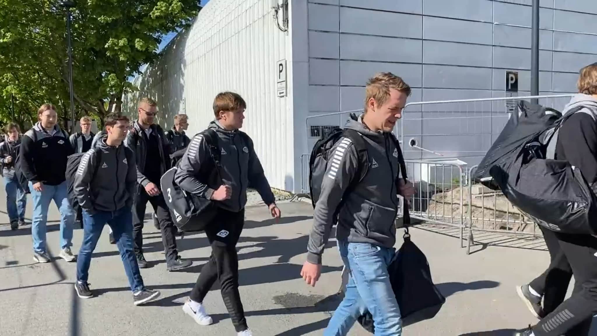 Cupfinalen 2022: Lagene ankommer hallen