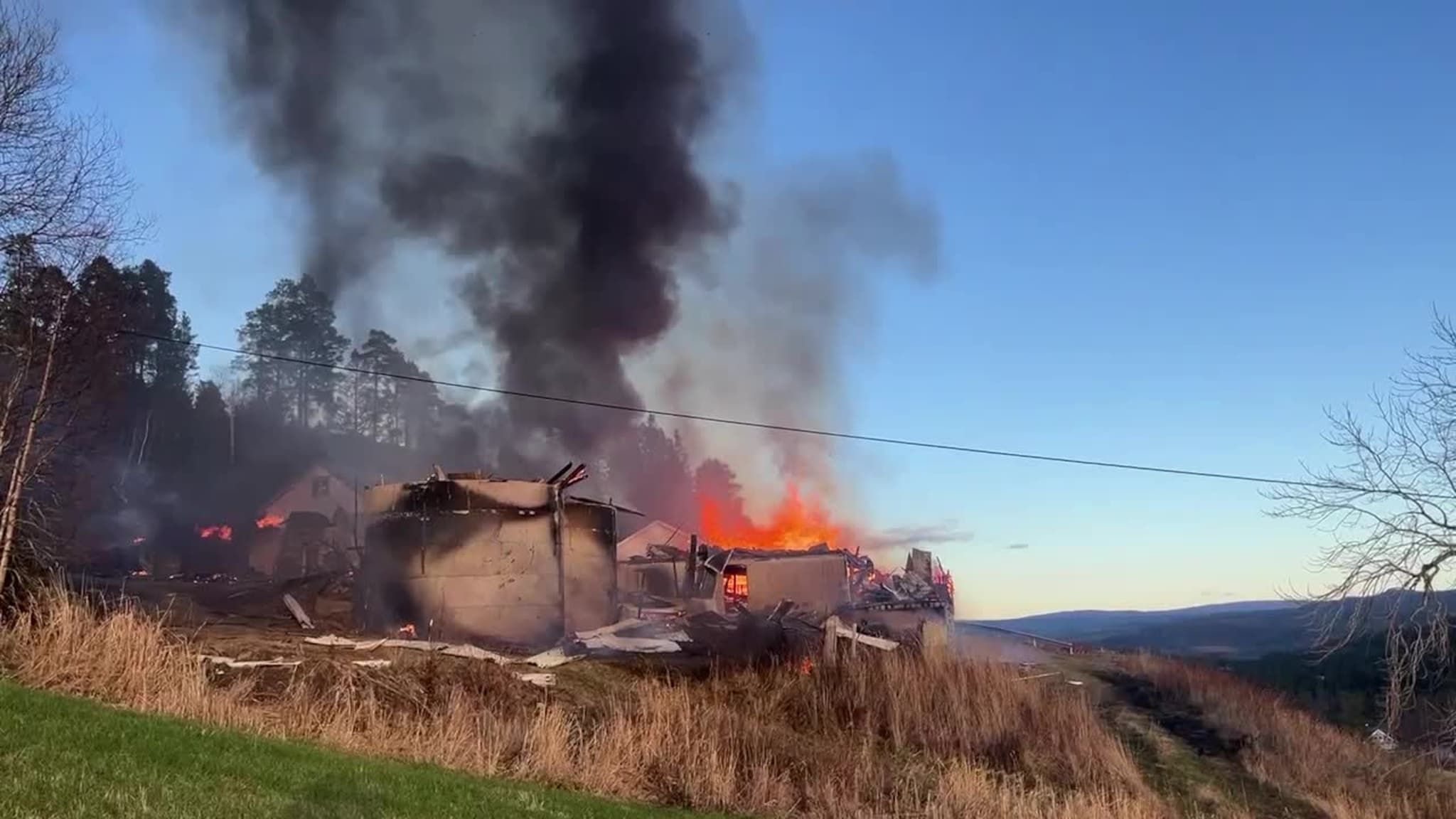 Brann i låve i Tømmesdalen