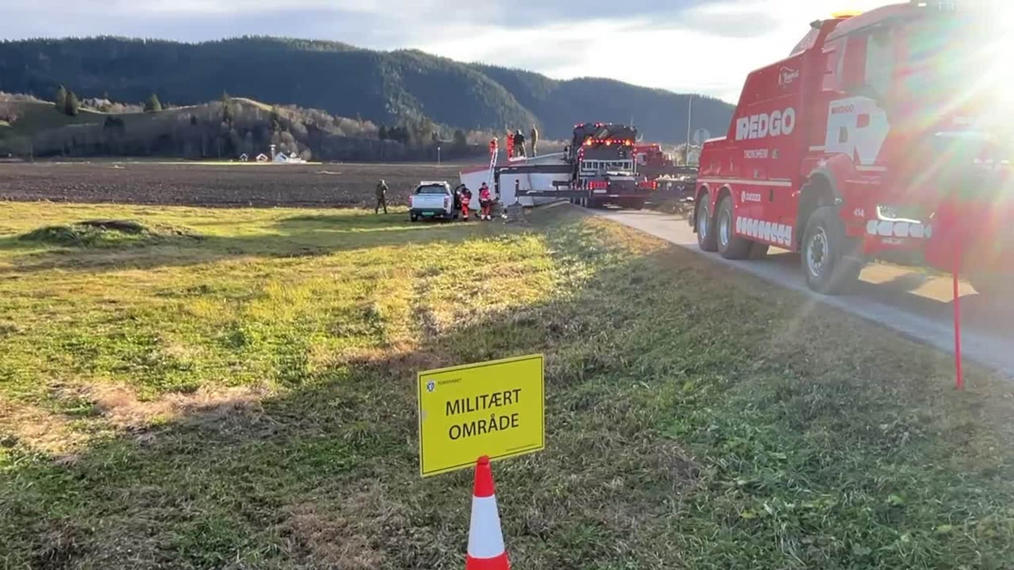 Her sjekkes lasten i hengeren