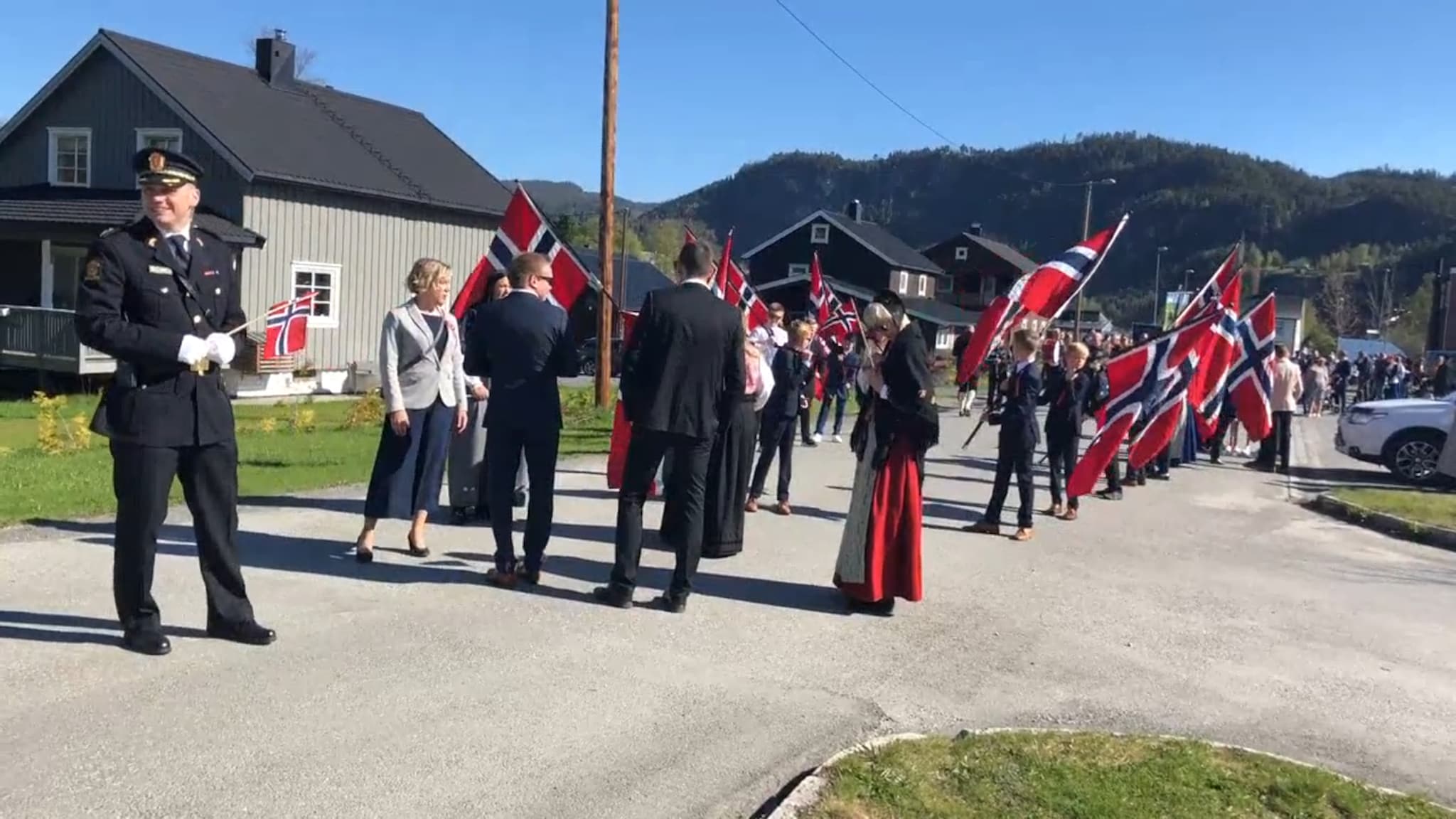 17. mai: Barnetog Støren