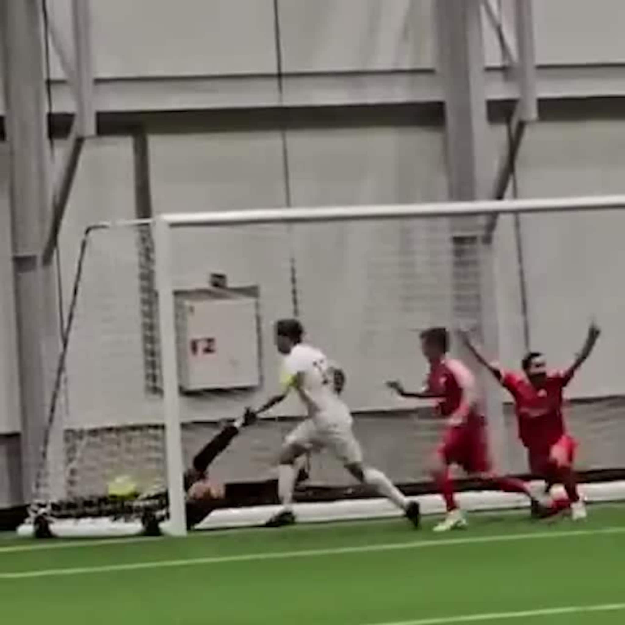Er denne ballen over streken?