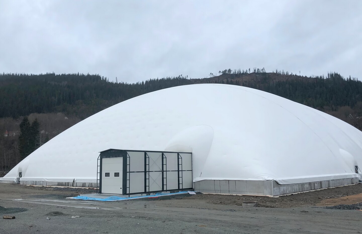 Pressekonferanse fotballhallen på Støren