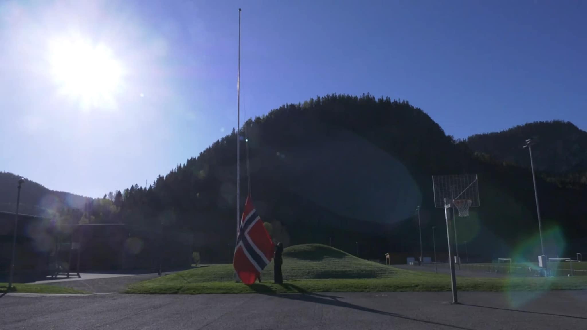 17. mai: Flaggheising Lundamo