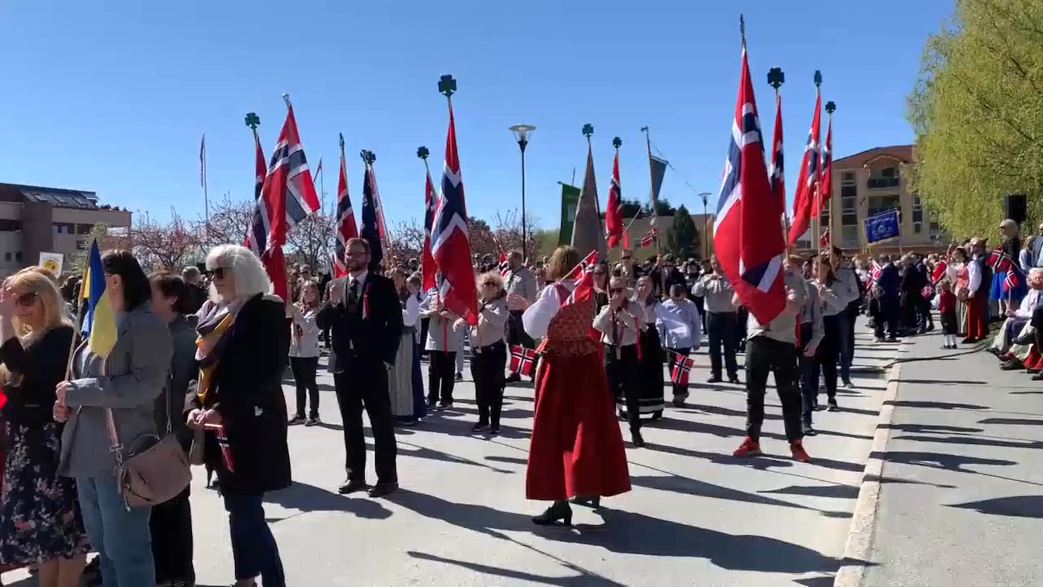 17. mai: Tog Melhus sentrum