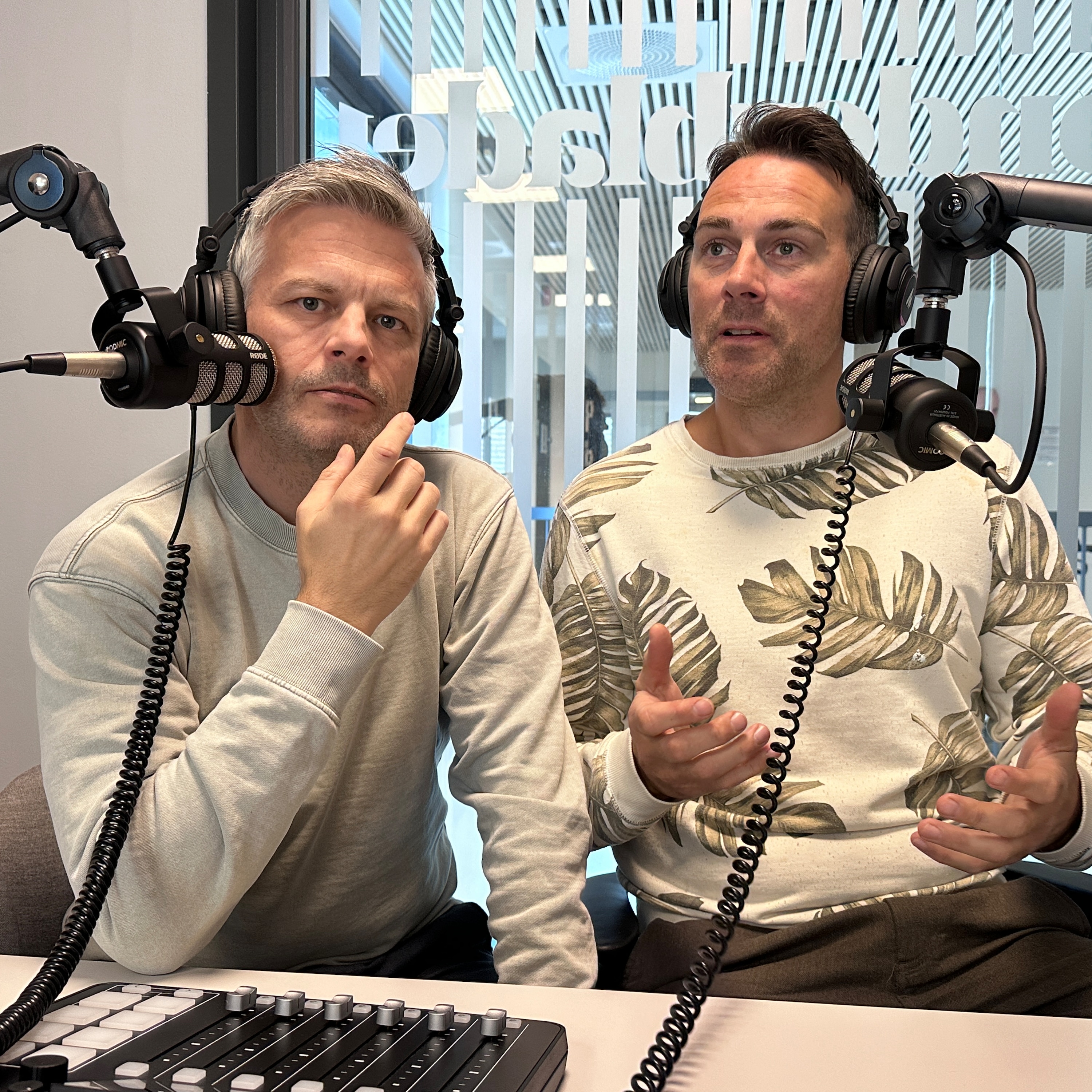 Historien bak historien podcast artwork