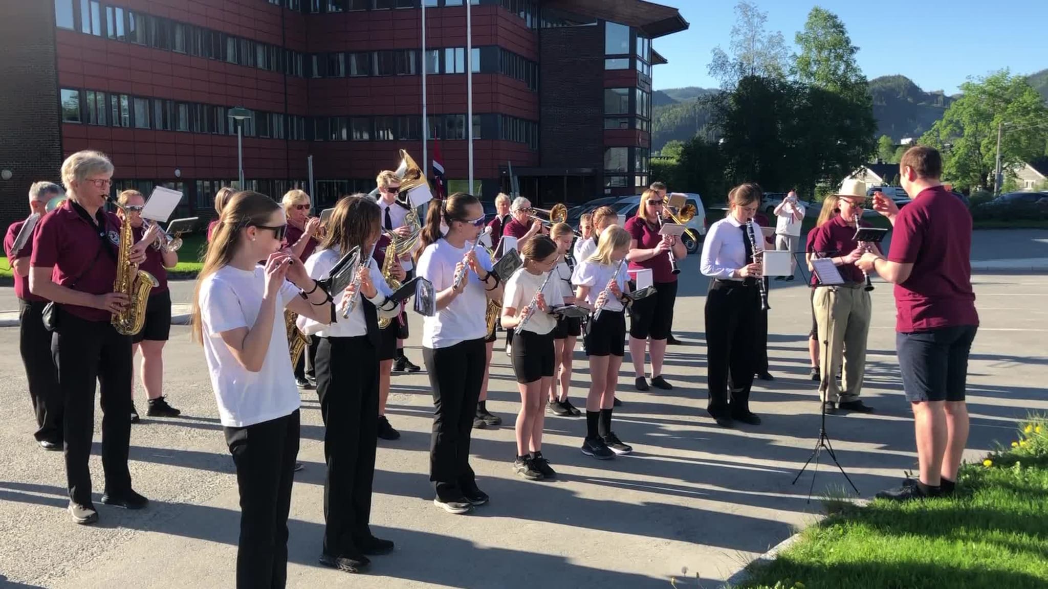 Støren musikkorps og Soknedal og støren skolekorps åpner dagen