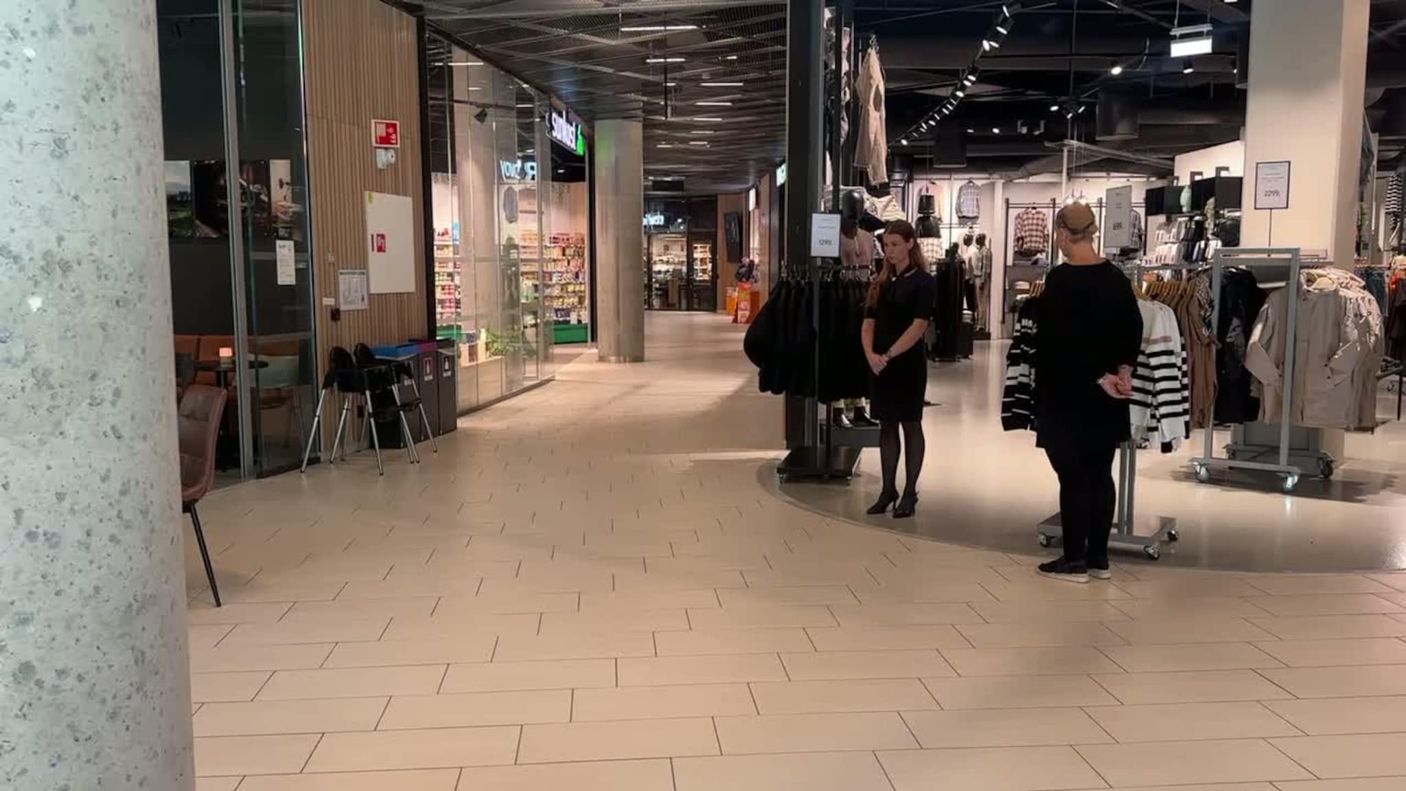 Ett minutts stillhet på Melhustorget
