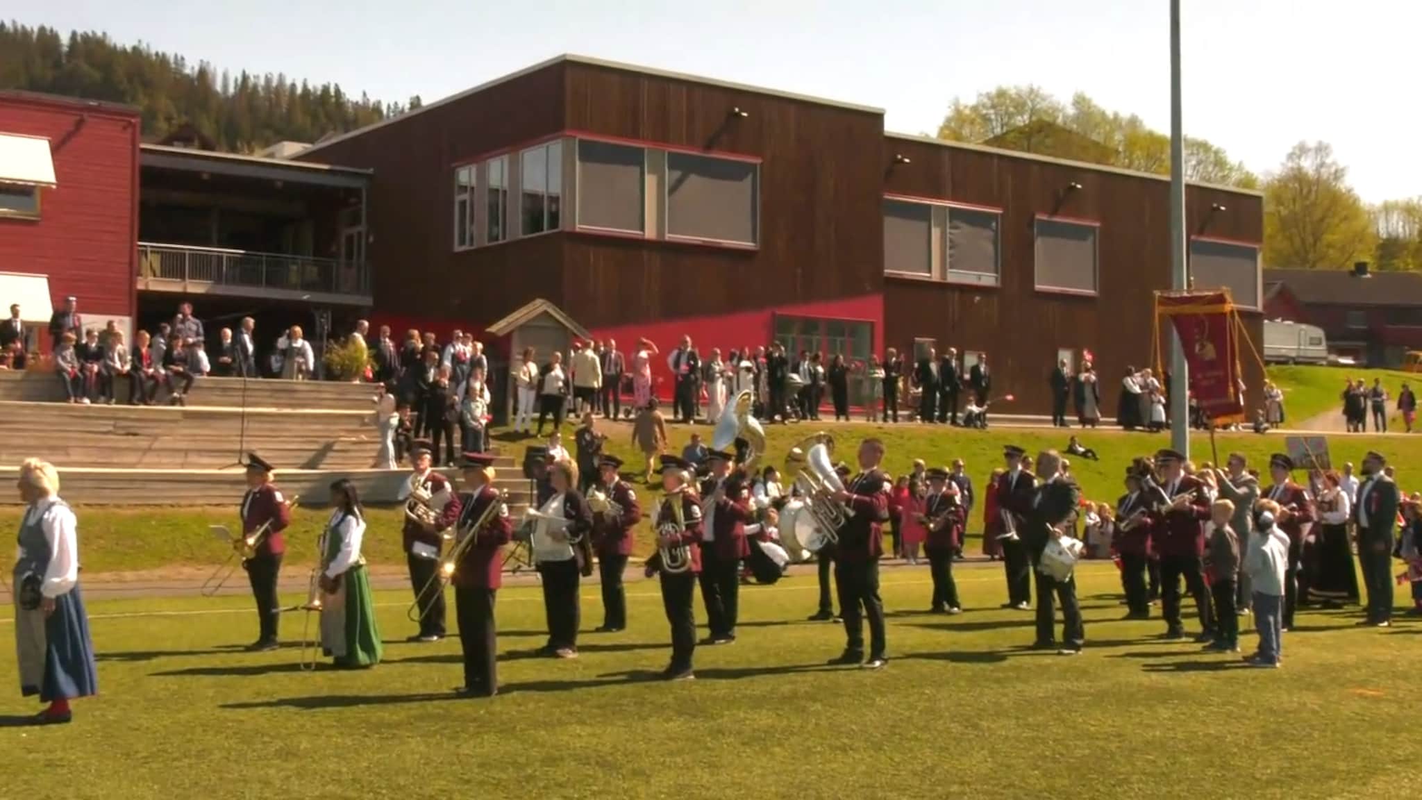 17. mai: Tog og feiring Flå