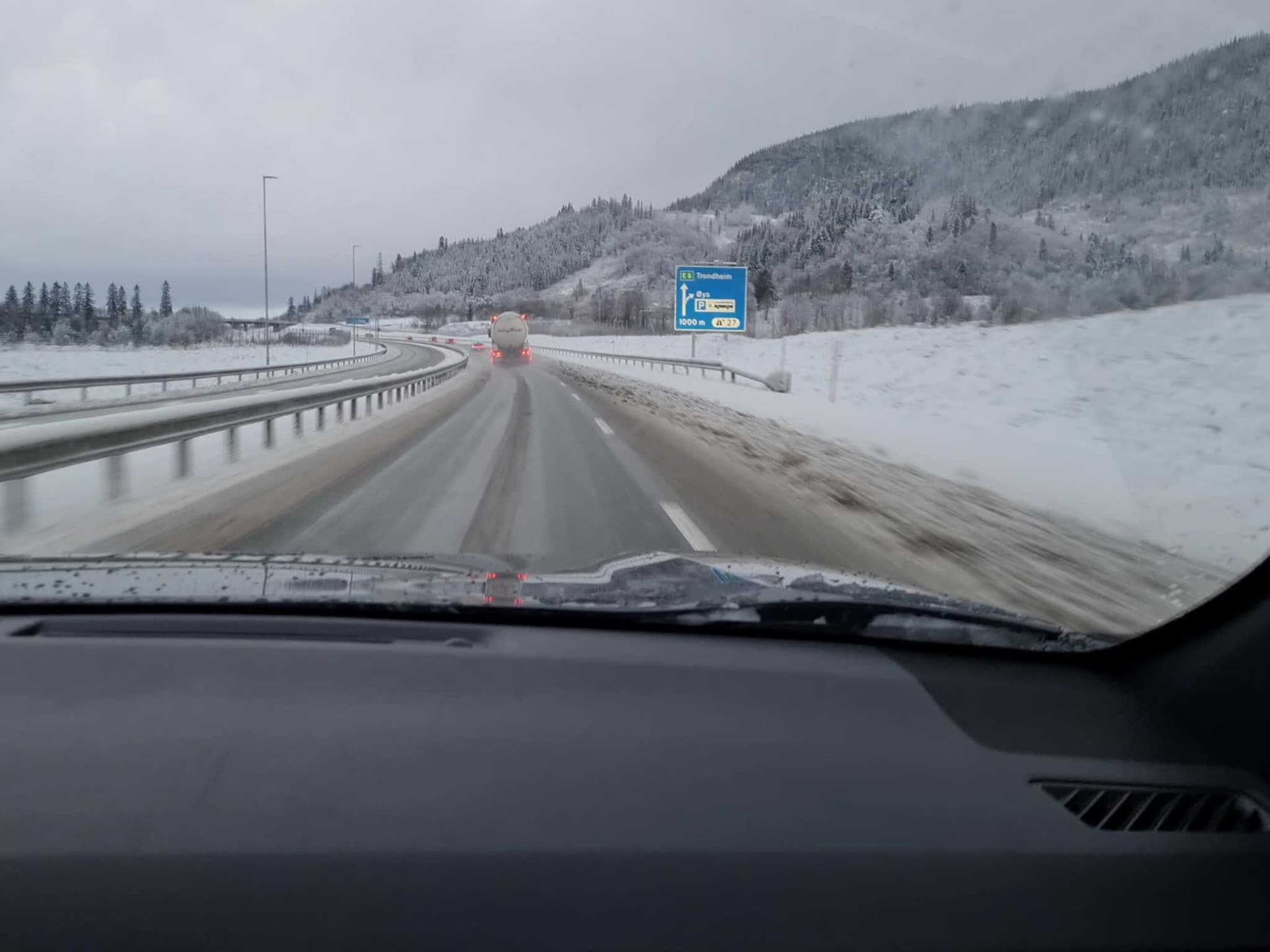 Mye snø på E6