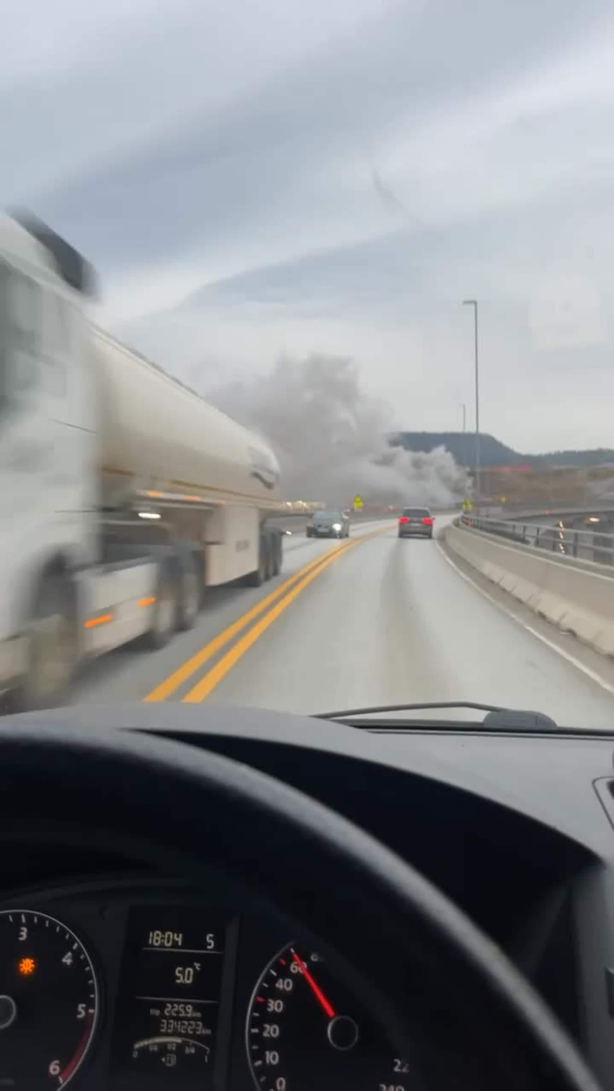 Kraftig røykutvikling ved E18