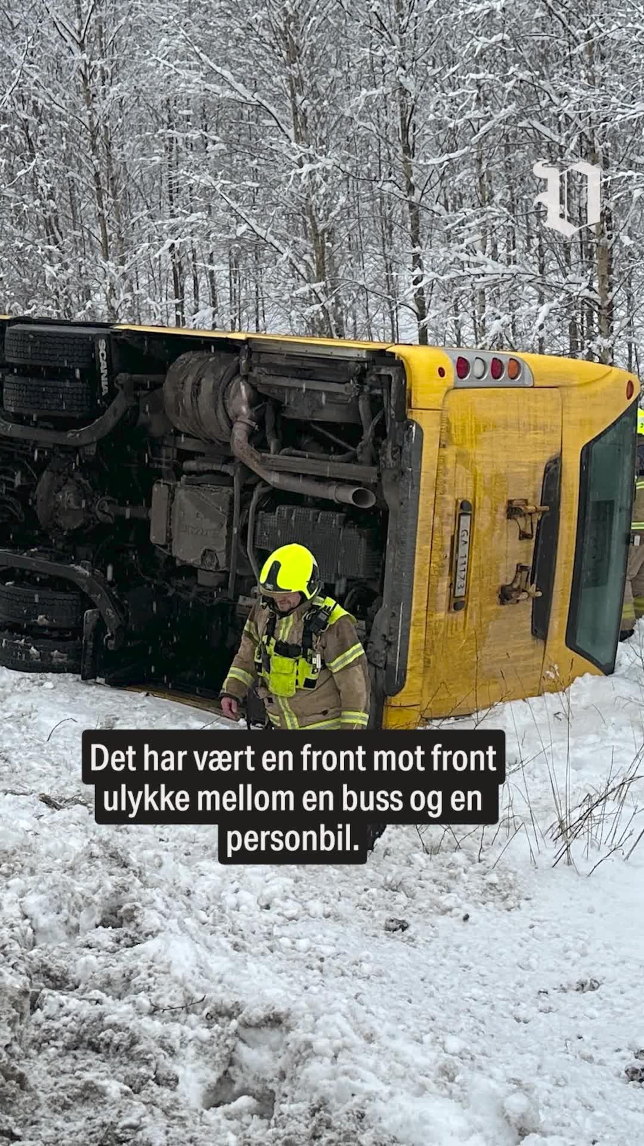 Buss og bil frontkolliderte