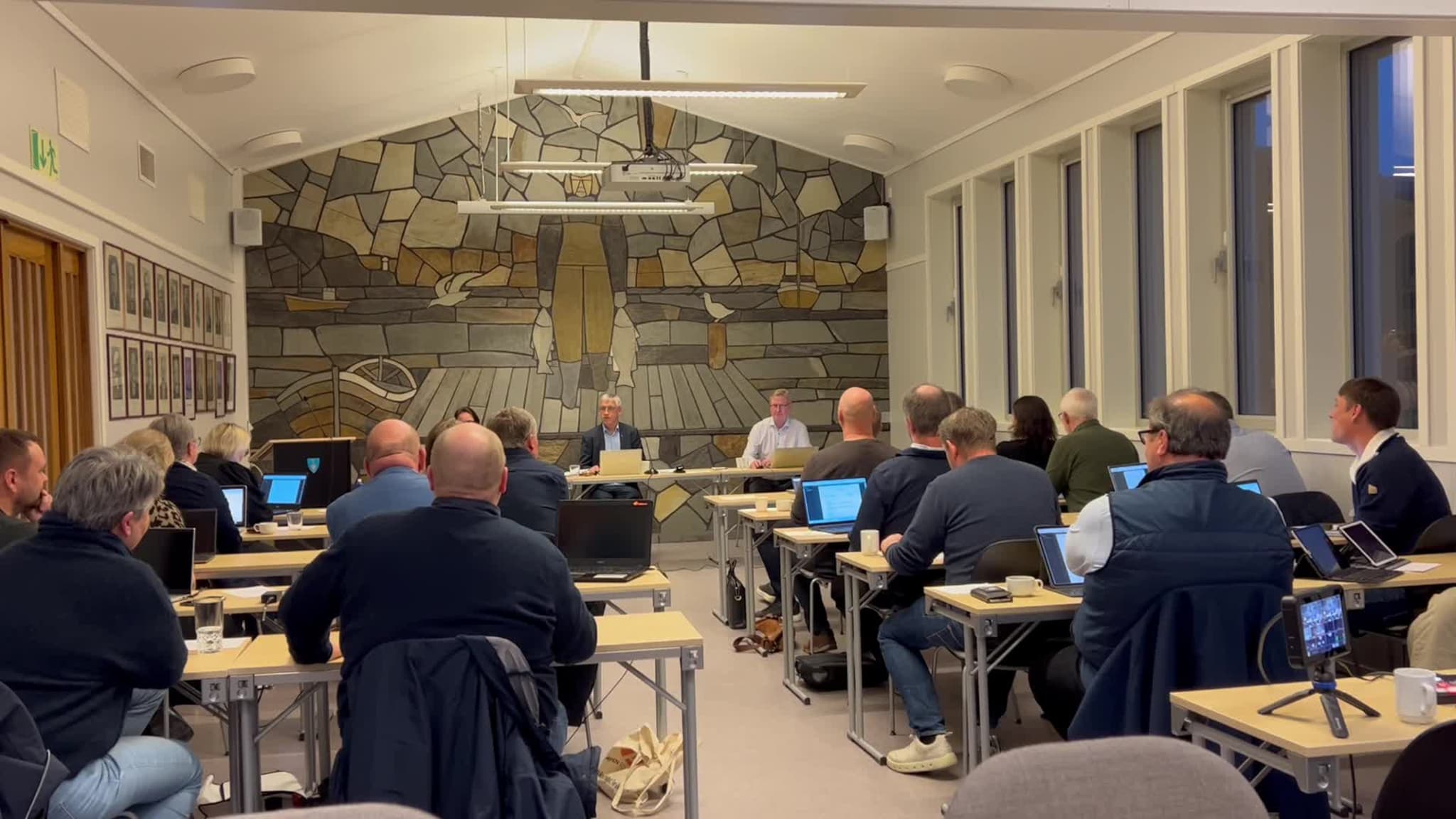 Her røystar dei på nytt i skulesaka