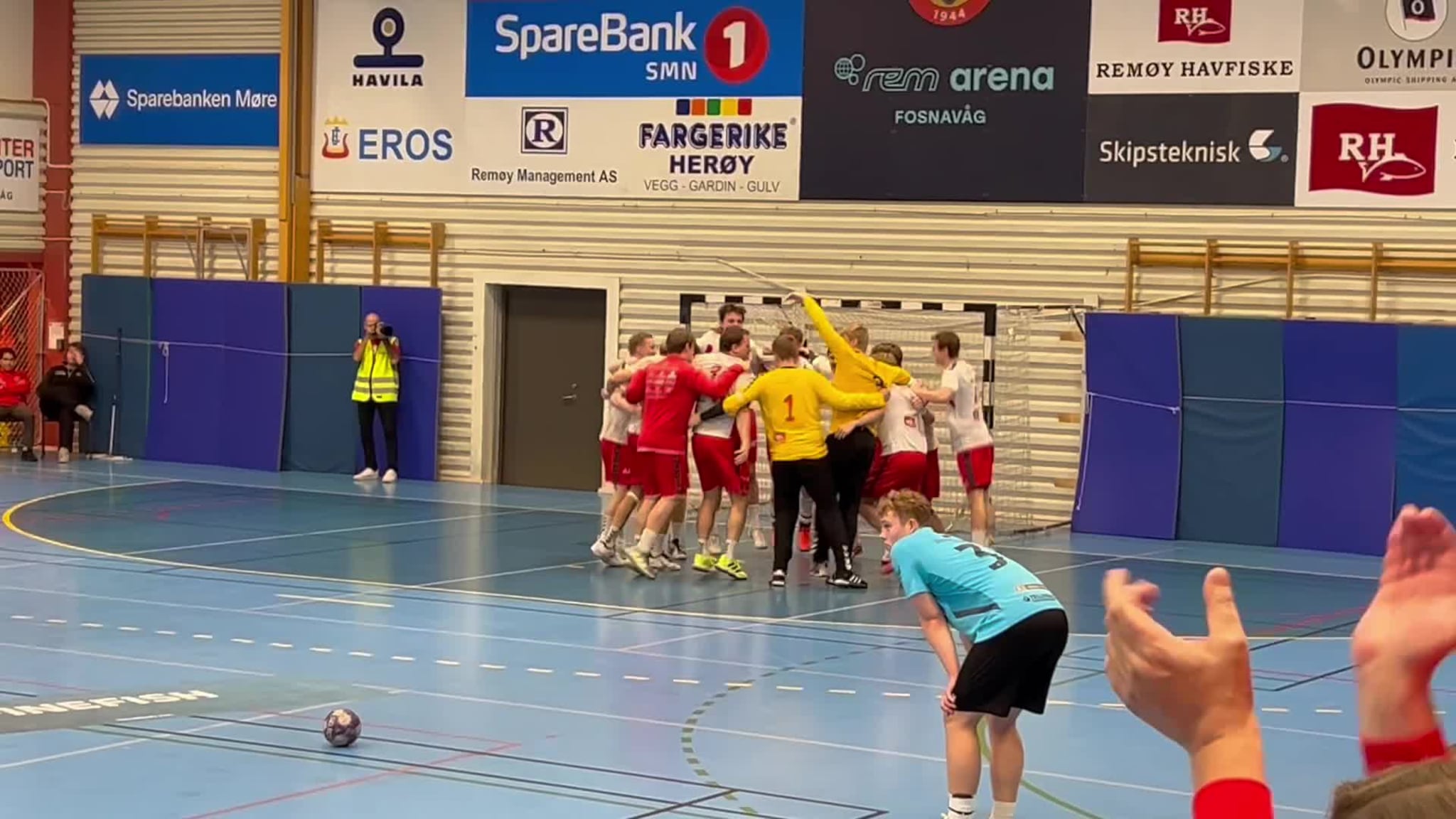 Herleg slitesiger mot Grenland