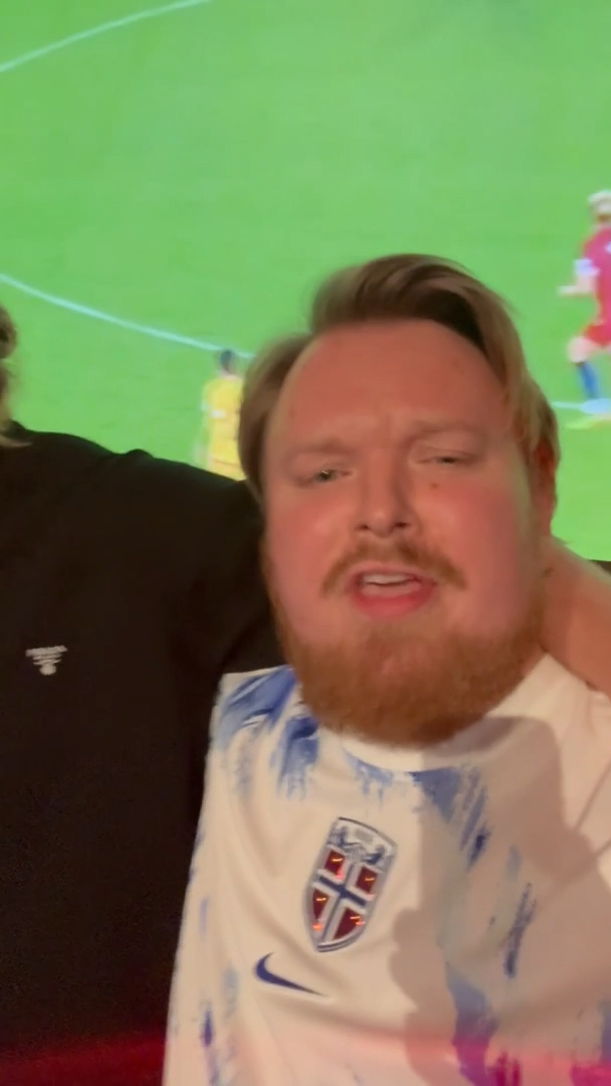 Sjå Oskar og Erling synge «Alt for Norge»