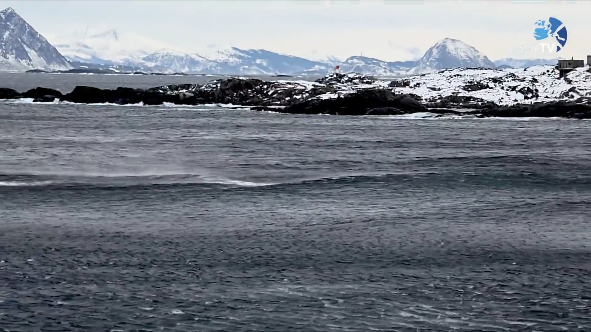 Vind og bølgjer i Goksøyrvika