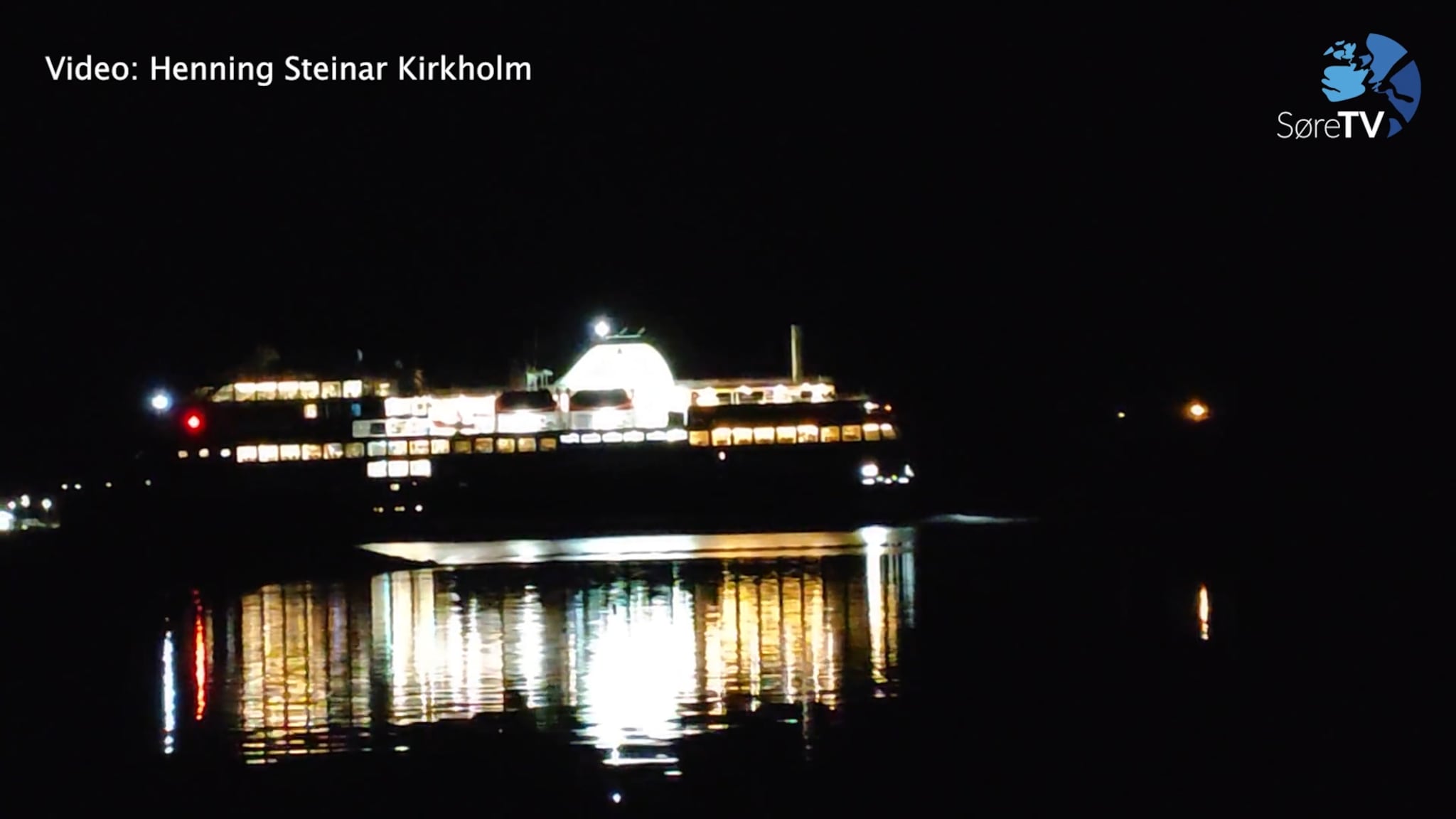 Skipet passerer stille og roleg