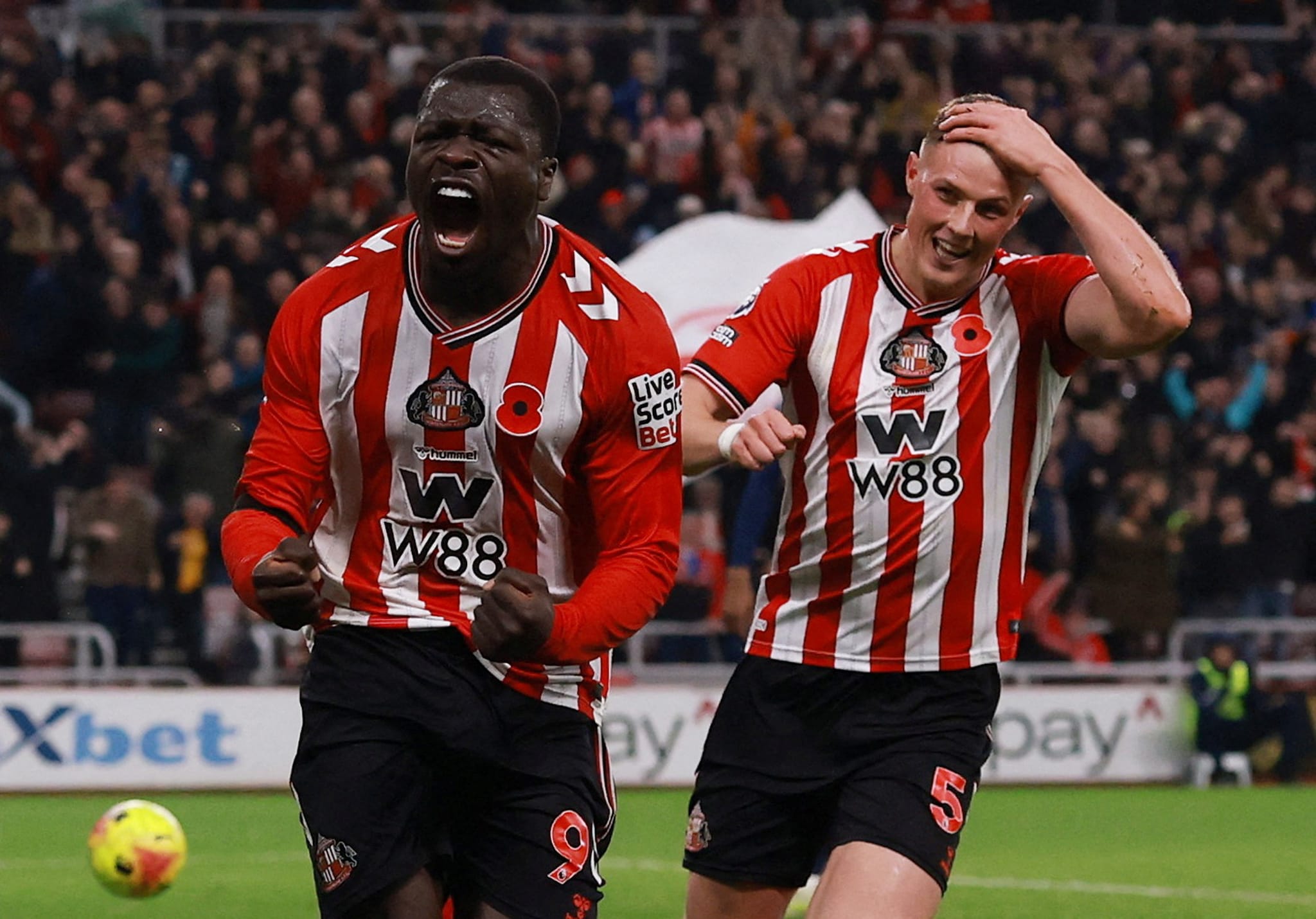 Arsenal delte poeng med Sunderland etter sen utligning