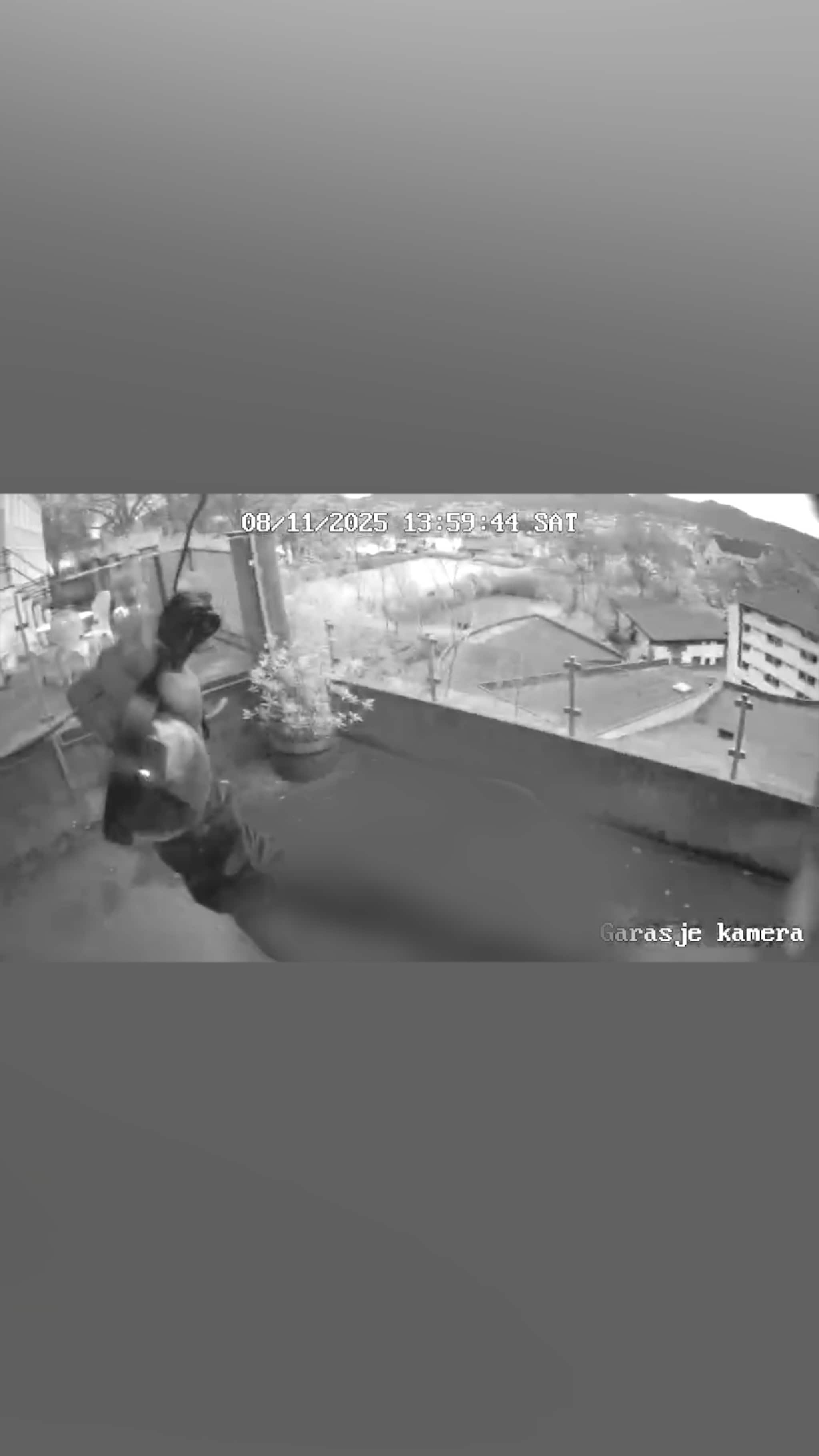 Tidligere politiadvokat i basketak med tyv utenfor hjemmet