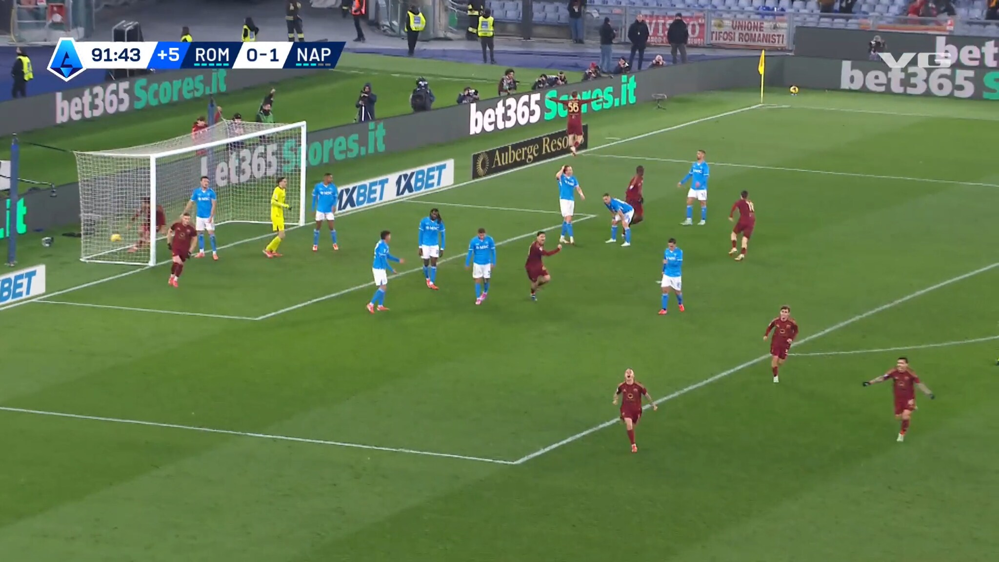 Ville jubelscener da overtidsscoring reddet poeng for Roma mot Napoli