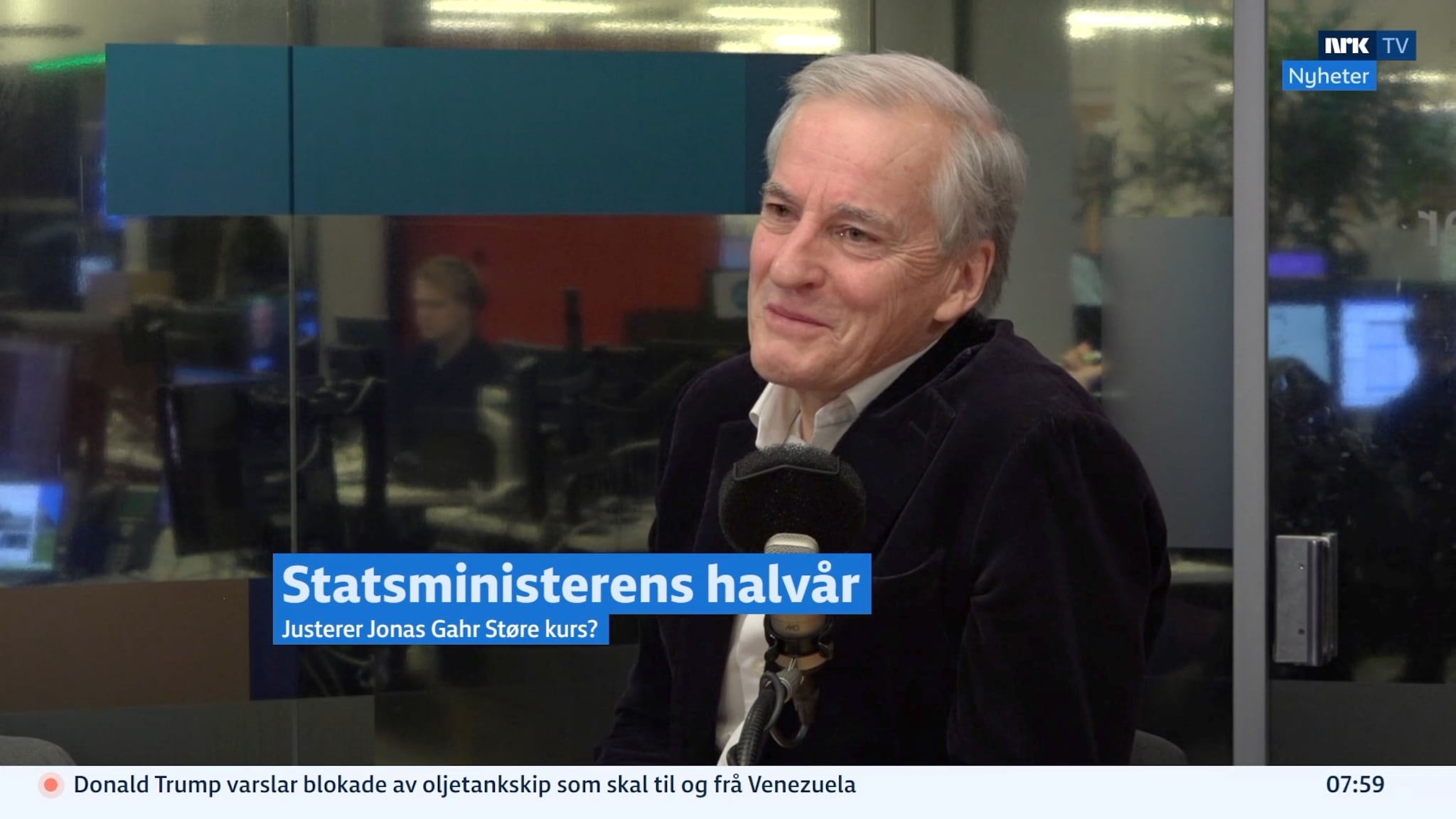 Støre om VM-skjenking: Må kunne drikke øl til fløyten går