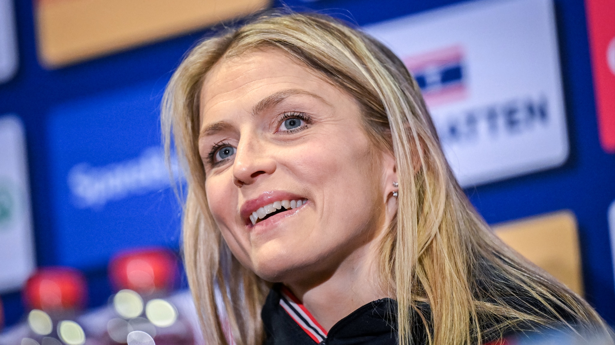 SE NÅ: Therese Johaug og Johannes Høsflot Klæbo møter pressen
