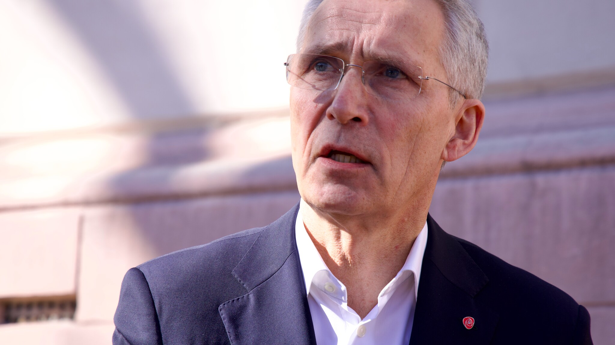 Jens Stoltenberg møter pressen etter Trump-toll