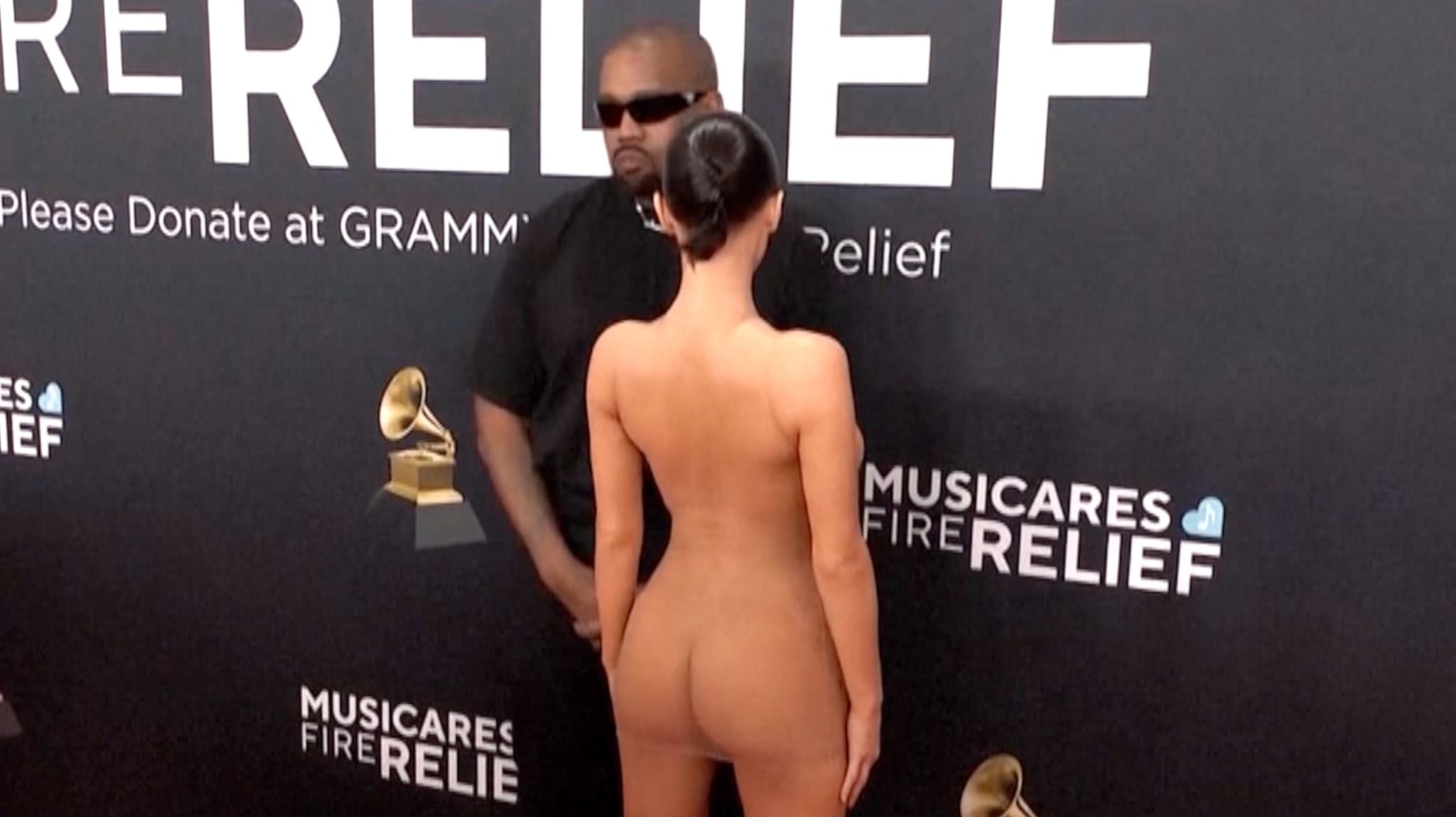 Kanye West roser Bianca Censori etter oppsiktsvekkende Grammy-opptreden