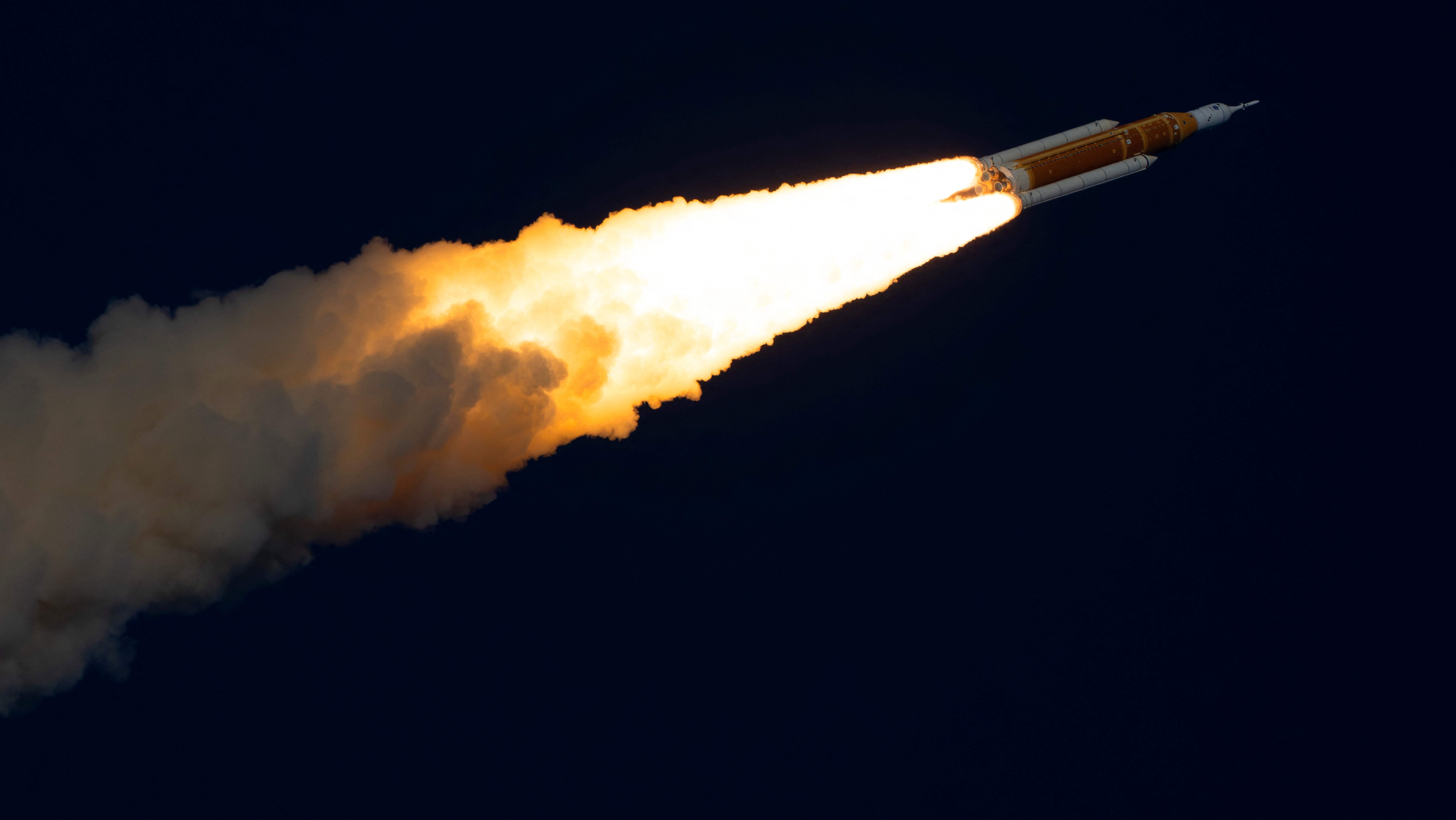 Se ferden mot månen direkte