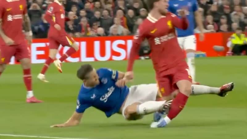 Everton fordømmer drapstrusler mot forsvarsstjerne etter omstridt derbysmell