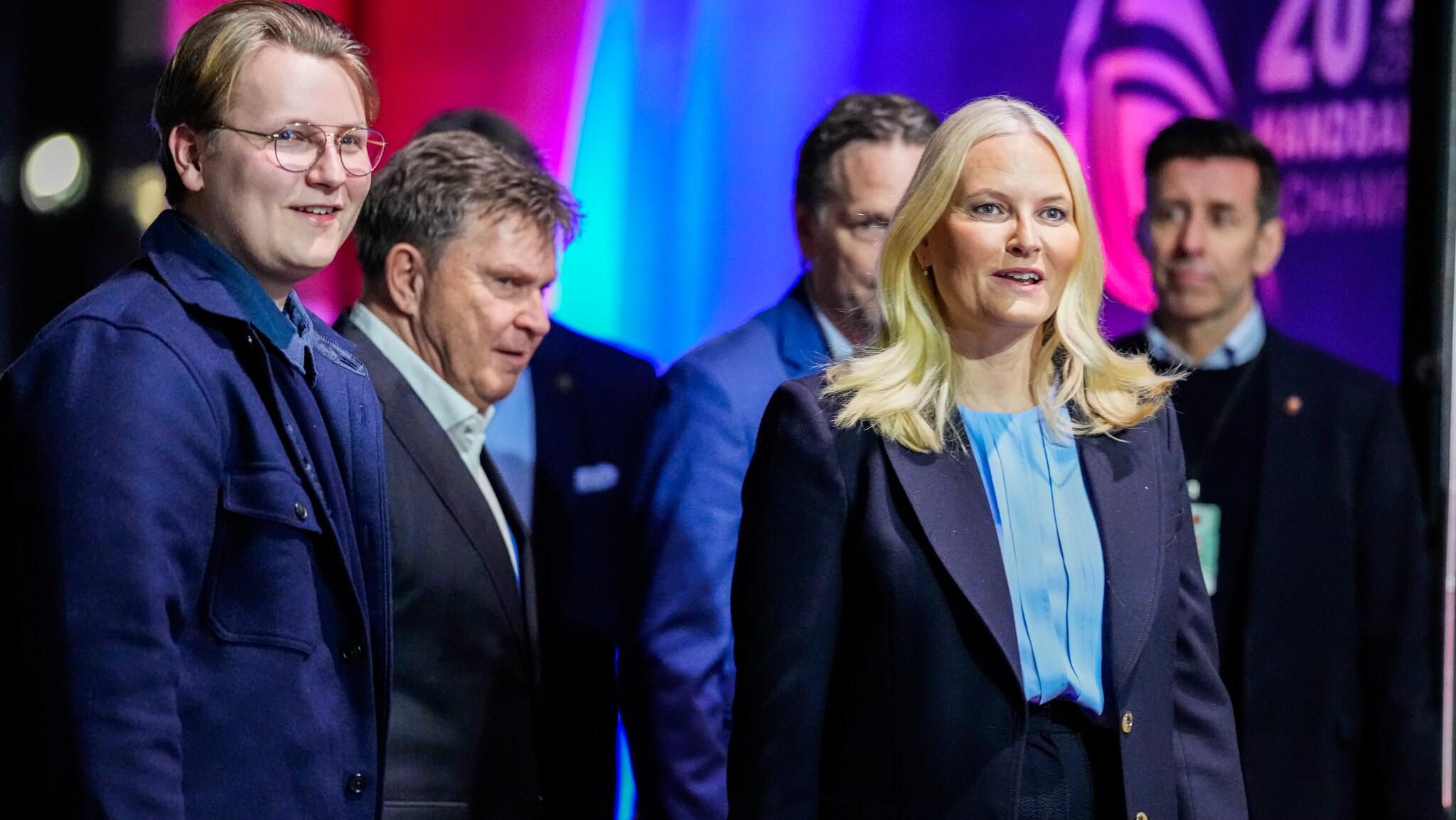Her ankommer kronprinsfamilien Unity Arena