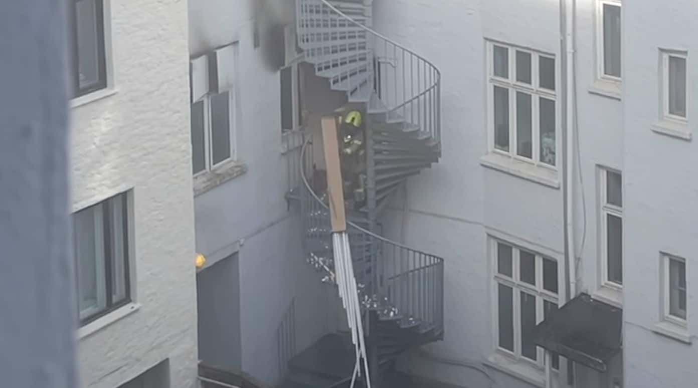 Kraftig brann hos brun og blid