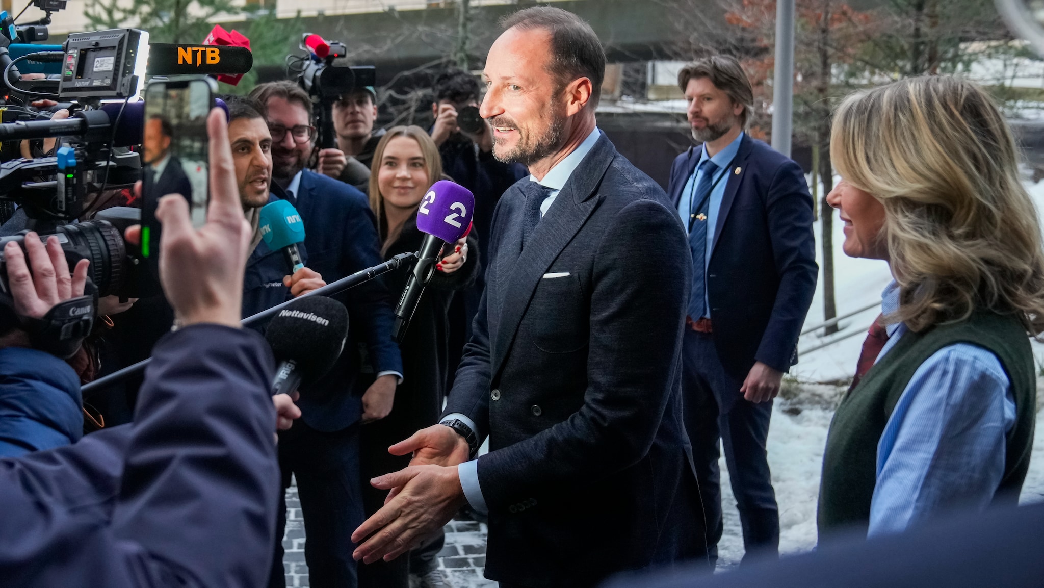 Kronprins Haakon om Dronning Sonja, taus om Høiby