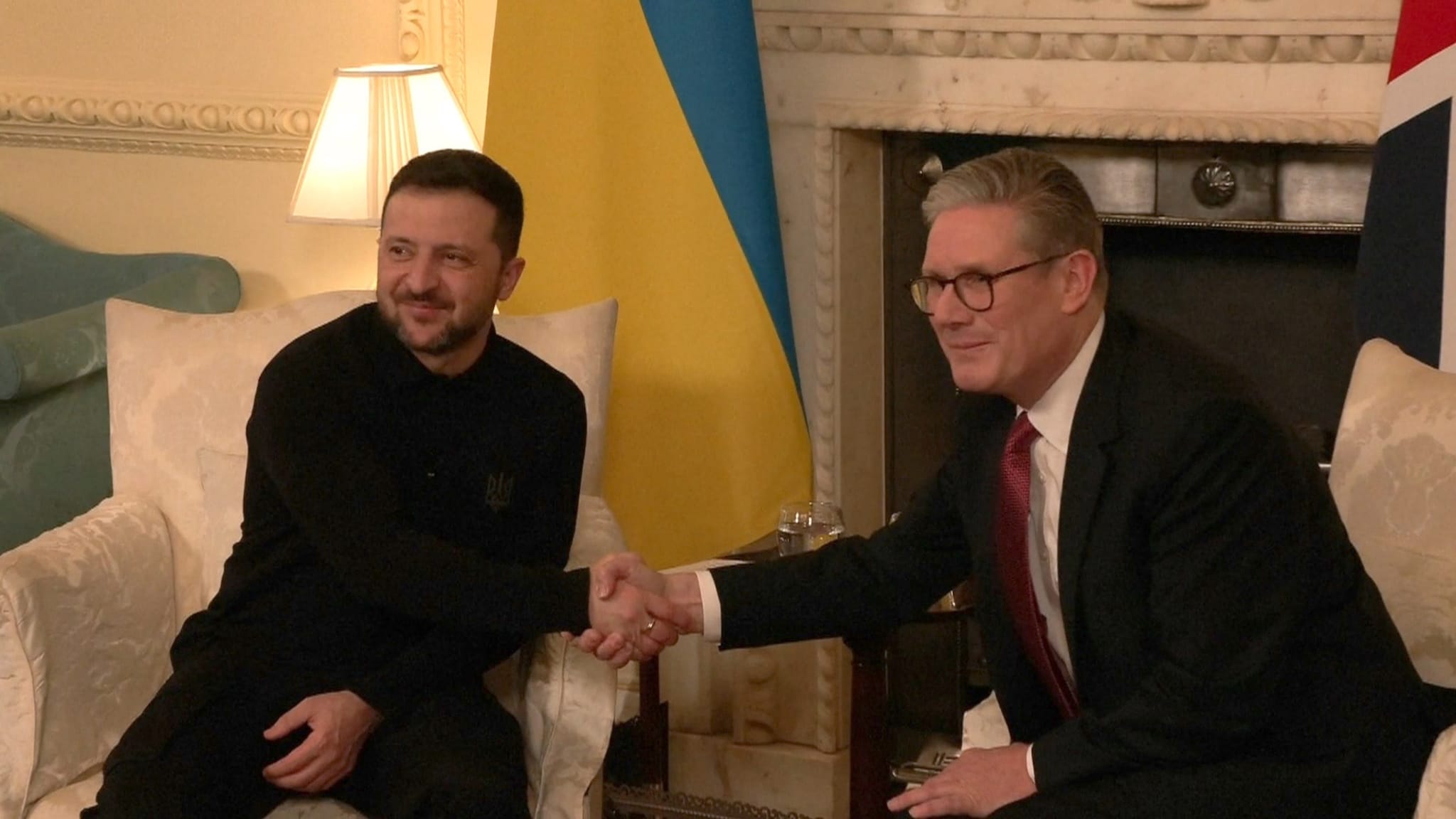 Zelenskyj i London for møte med Starmer og sikkerhetstoppmøte