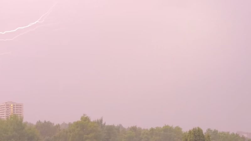 Lynet slo ned på gravlunden: – Det smalt kraftig