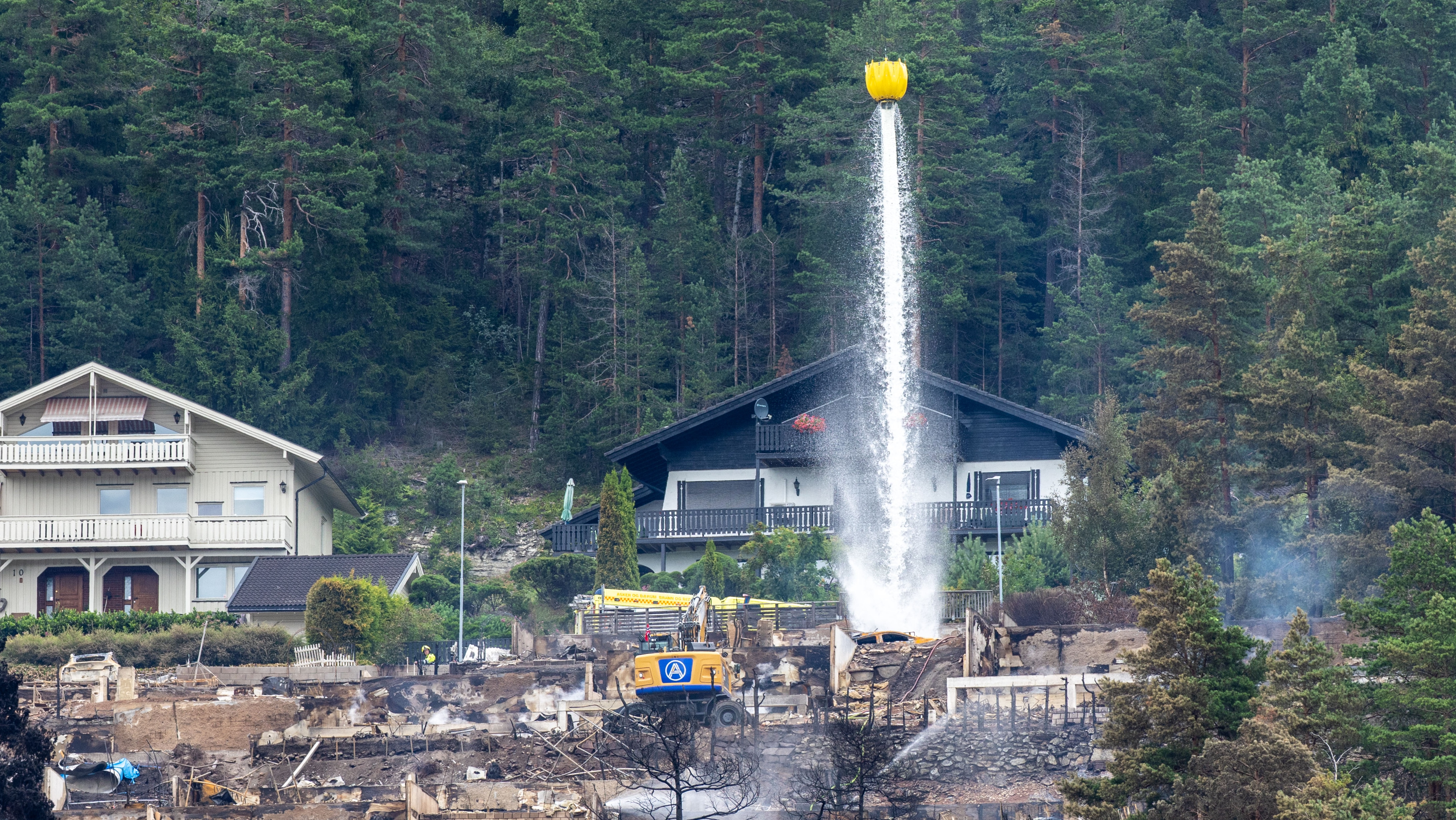 Siste nytt fra storbrannen i Krokstadelva - VGTV