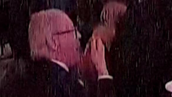 Spiser salat under skytedrama: - Ville se på