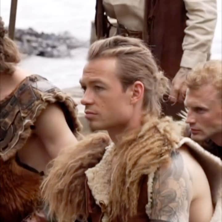 Strand Larsen om viking-kostymer: – Vel mye brunkrem