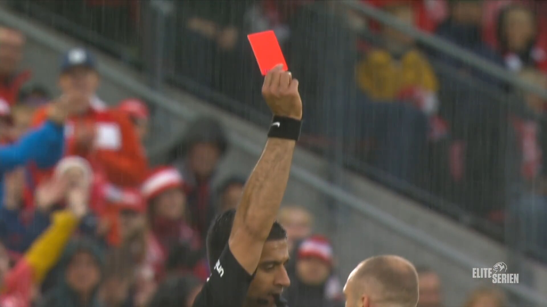 To Røde Kort Da Molde Knuste Brann I Bergen Vgtv