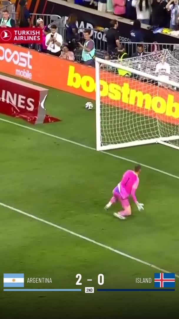 2-0: Lionel Messi, Argentina