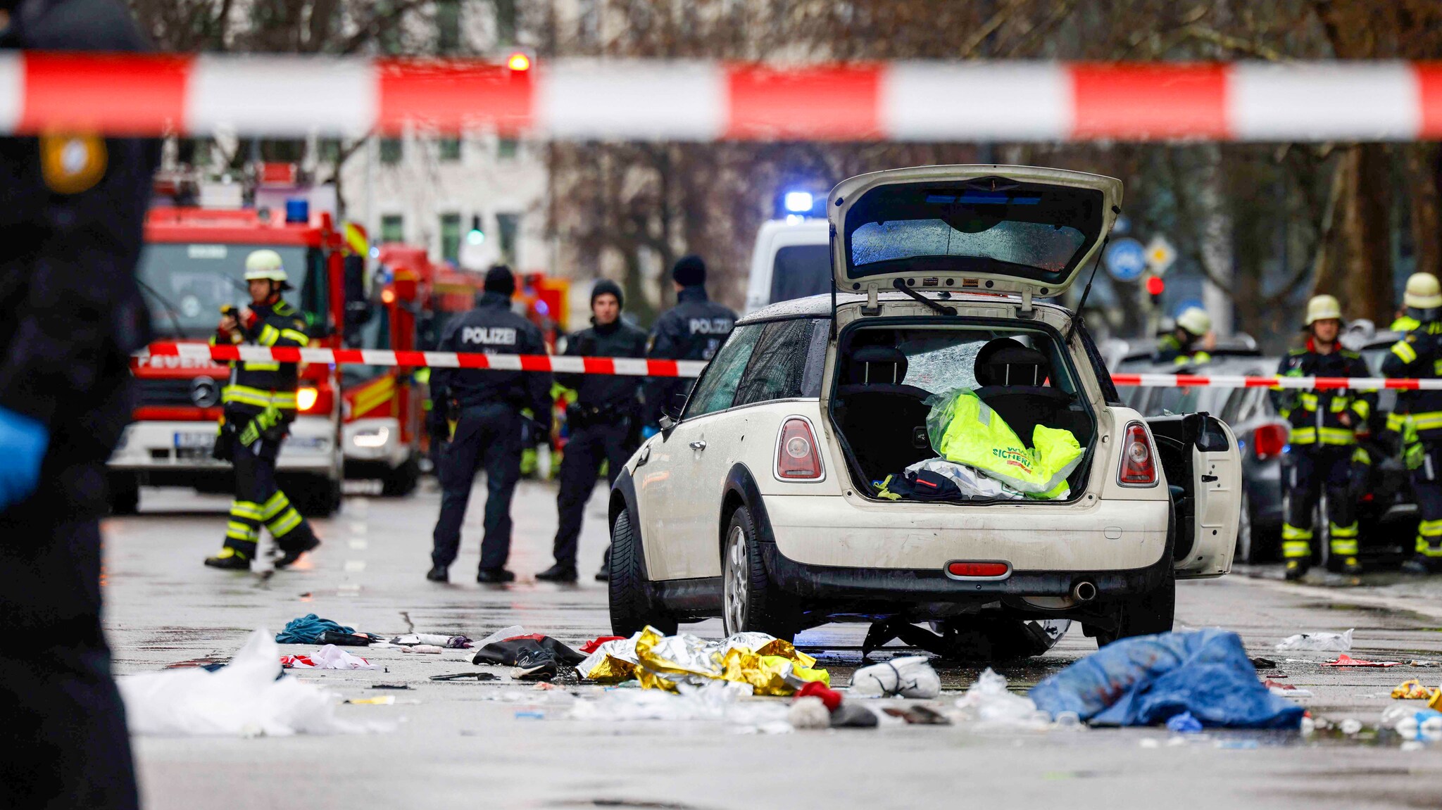 Bil kjørt inn i folkemengde i München – flere skadet