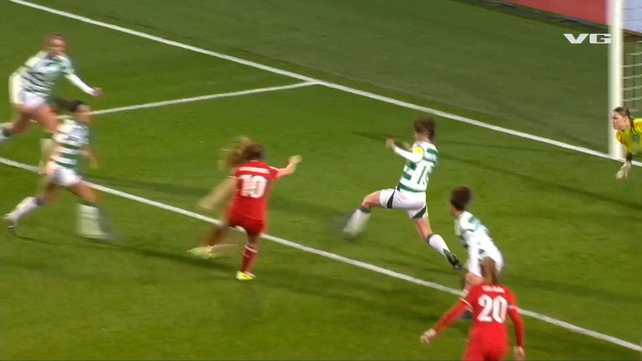van Dooren-dobbel og ett selvmål da Twente vant komfortabelt hjemme mot Celtic
