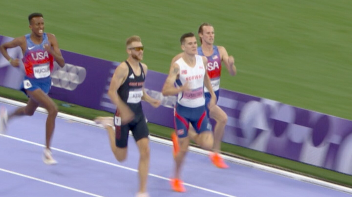 OL: Her ryker medaljen Jakob Asserson Ingebrigtsen - VGTV