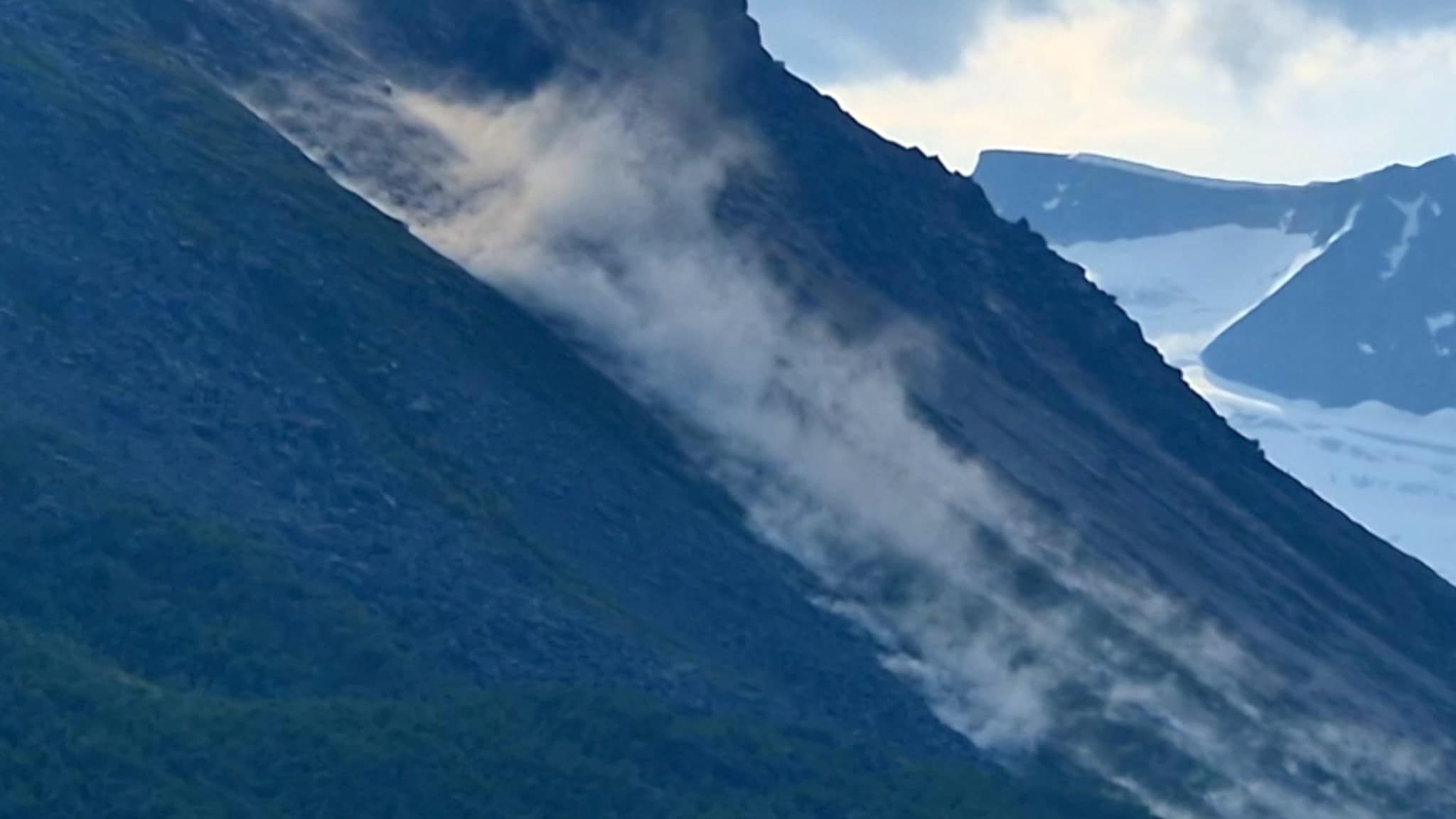 Skarfjell beveger seg raskt: NVE advarer om fare for skred